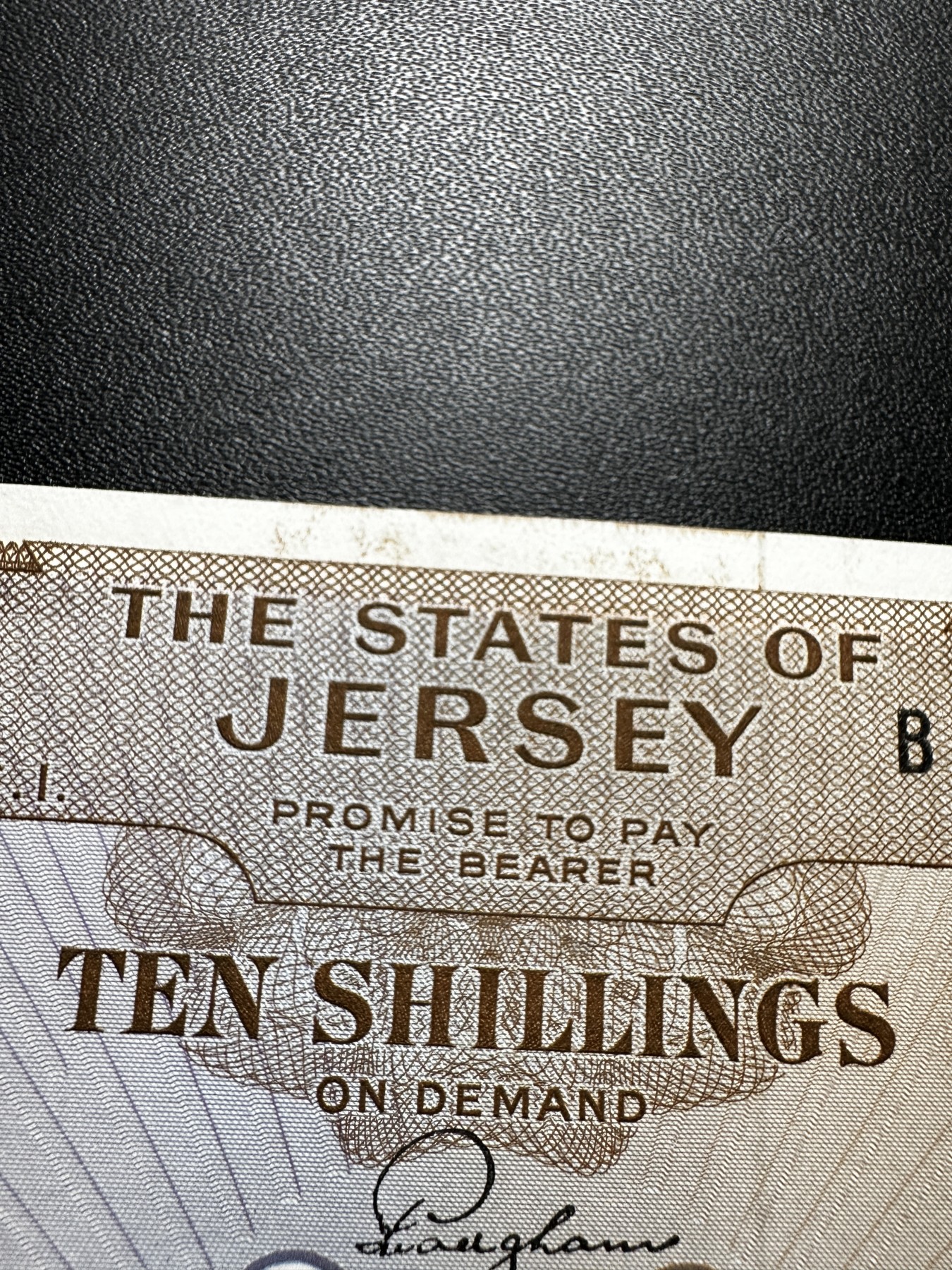 《外钞收藏家》第三百二十九期 泽西 年轻女王10先令 全新 轻微拖墨