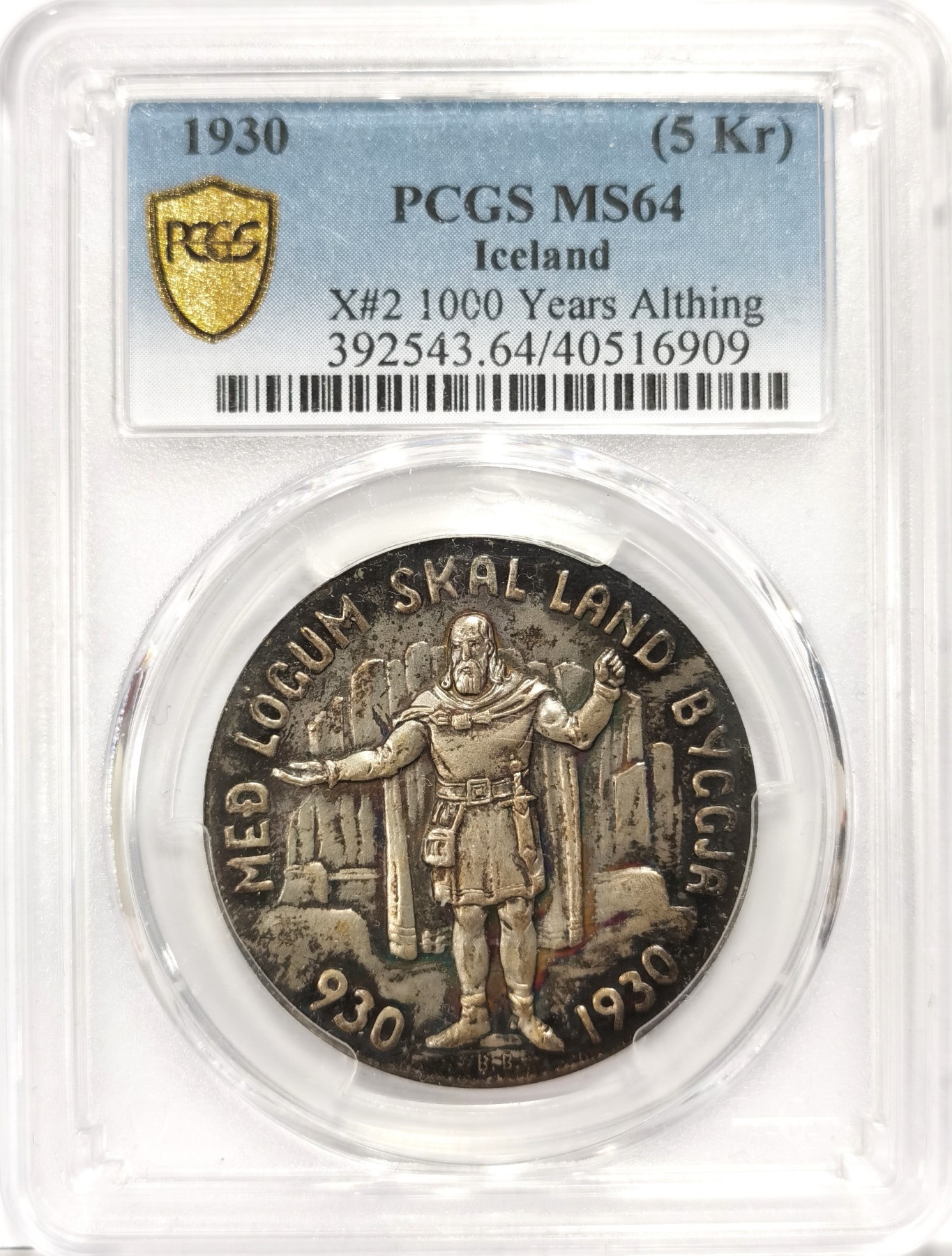 博洋堂世界钱币拍卖第060期（全场包邮） 冰岛1930年5克朗银币，PCGS-MS64。正面为冰议会阿尔庭千年历史立法者乌尔弗洛，背面图案是龙“德雷基”和老鹰“甘穆尔”交织在一起，面值在币的侧面。这3枚硬币被归类在冰岛下面，这枚硬币也被列入珍惜币目录