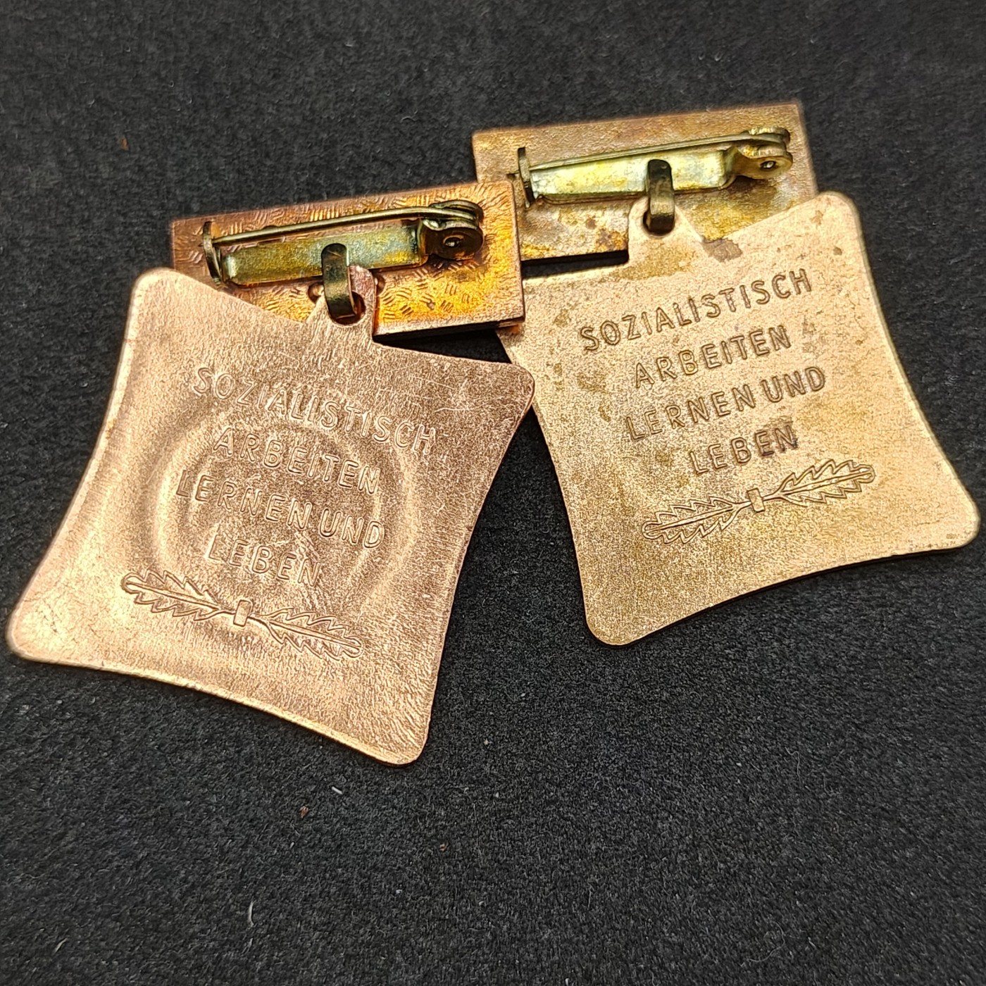 全场0元起拍 第125期 咸鱼国勋章拍卖专场 1月14日（周日）下午6：00开始 东德劳动奖章两个