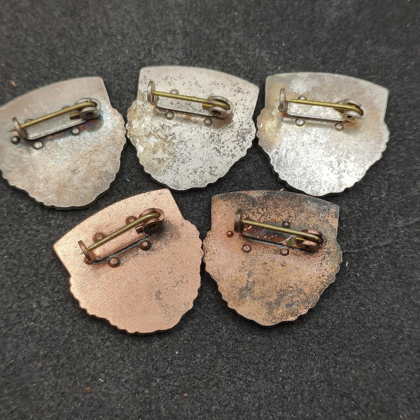 全场0元起拍 第125期 咸鱼国勋章拍卖专场 1月14日（周日）下午6：00开始 东德gst摩托车技能章五个