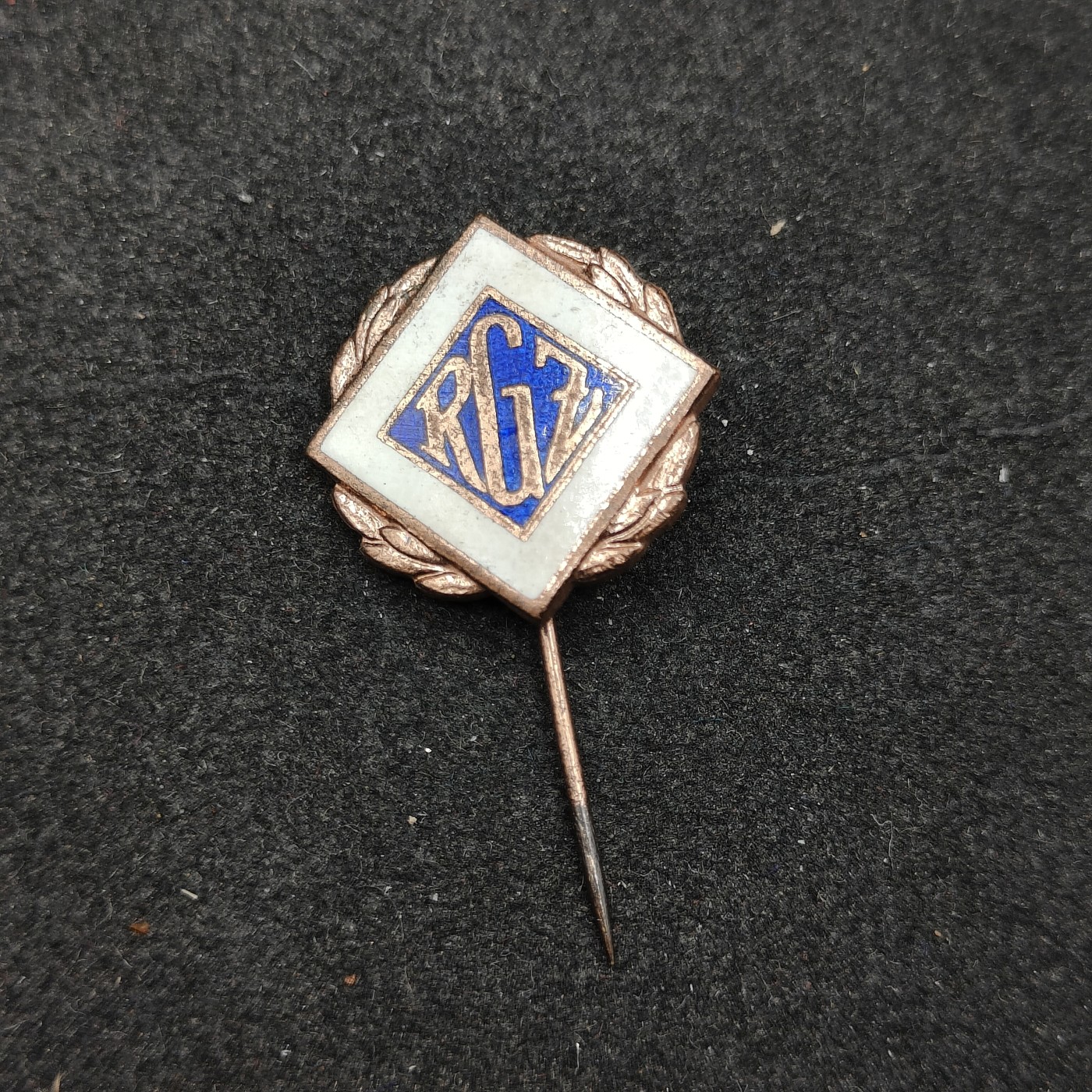 全场0元起拍 第125期 咸鱼国勋章拍卖专场 1月14日（周日）下午6：00开始 东德rgz珐琅章