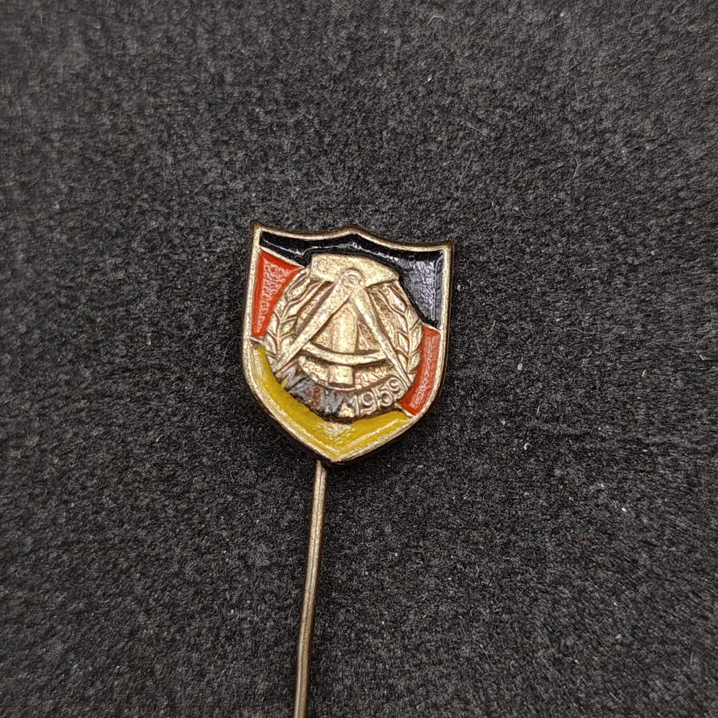 全场0元起拍 第125期 咸鱼国勋章拍卖专场 1月14日（周日）下午6：00开始 东德国徽徽章