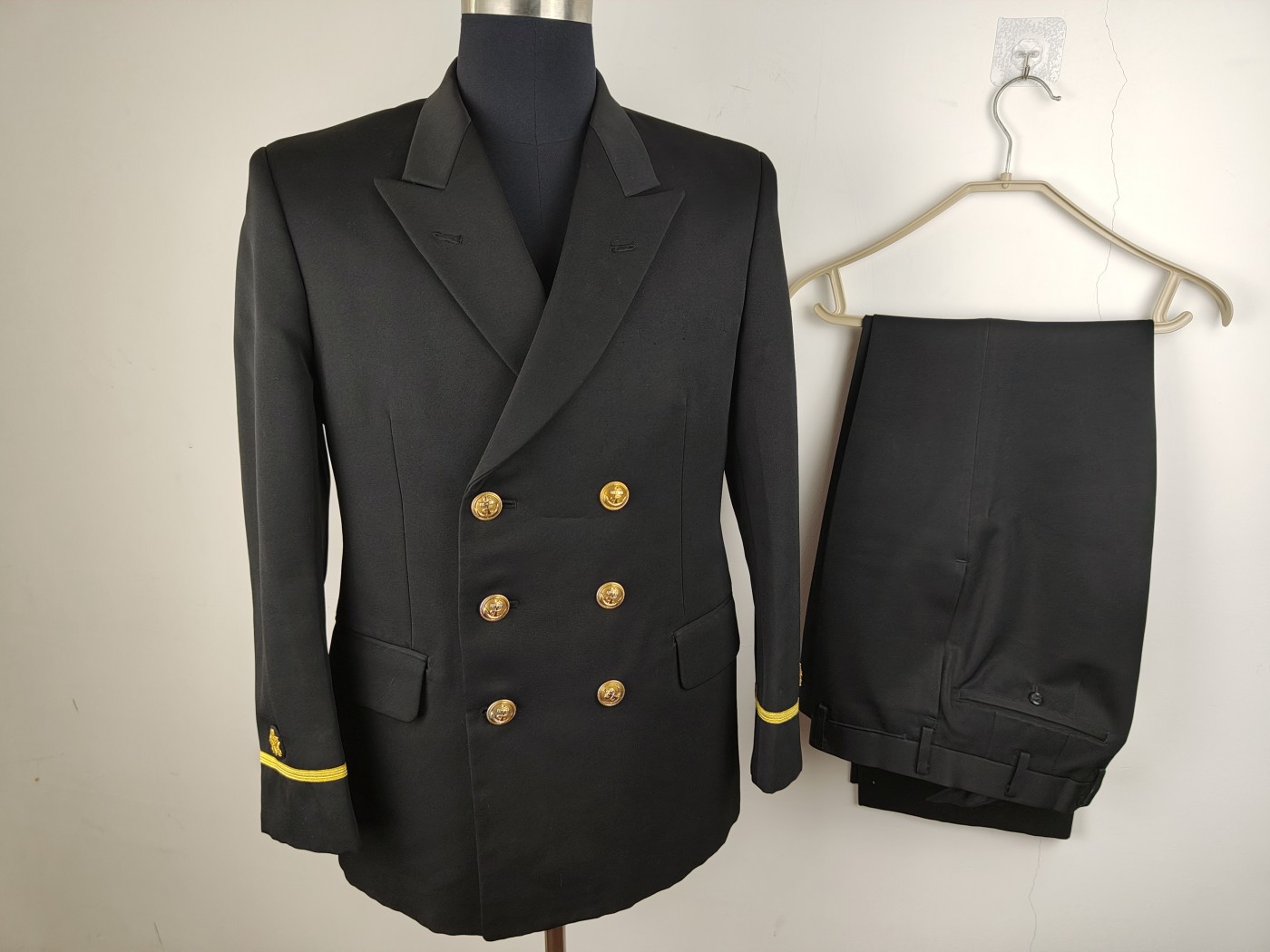 全场0元起拍 第125期 咸鱼国勋章拍卖专场 1月14日（周日）下午6：00开始 日本 海上自卫队 定制常服 吴 江田岛 宫地洋服店制 胸围95 肩宽44 衣长72 袖长59 腰围75 裤长100