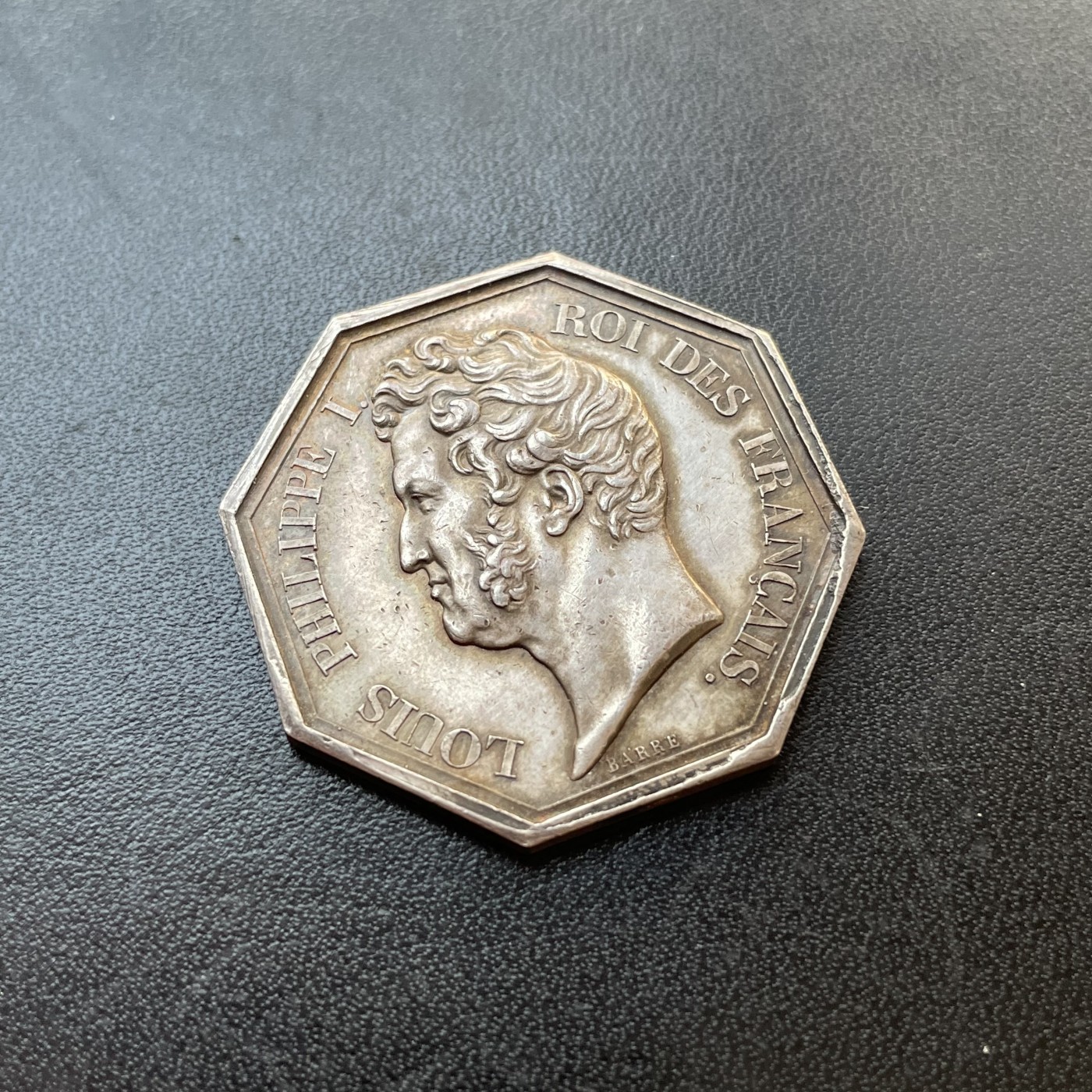 「木头集藏」章牌专场-第36期（婚章、八角） 1832年法国外汇交易所银章  直径：36.5 mm，19.5g，边铭：油灯 （1832-1841年）