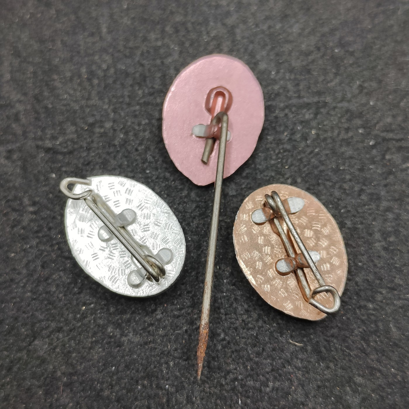 全场0元起拍 第125期 咸鱼国勋章拍卖专场 1月14日（周日）下午6：00开始 东德徽章一组