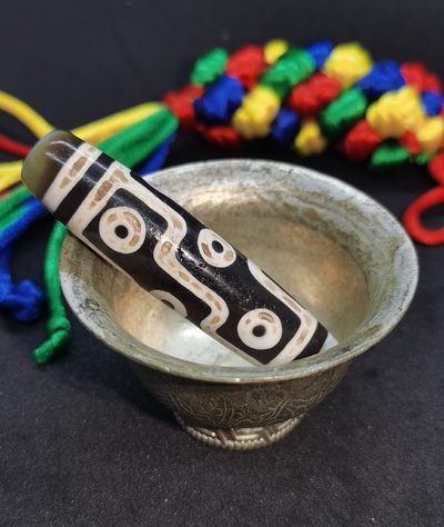 天珠拍卖壹场 九眼天珠