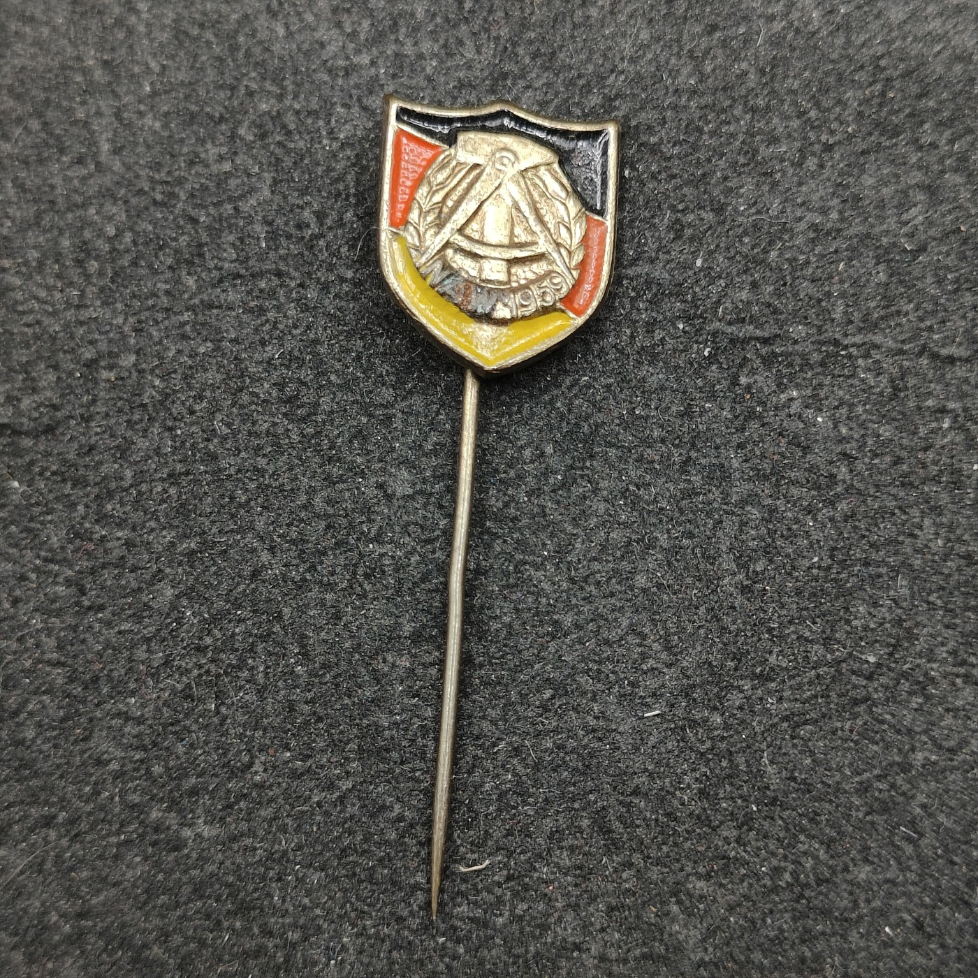 全场0元起拍 第125期 咸鱼国勋章拍卖专场 1月14日（周日）下午6：00开始 东德国徽徽章