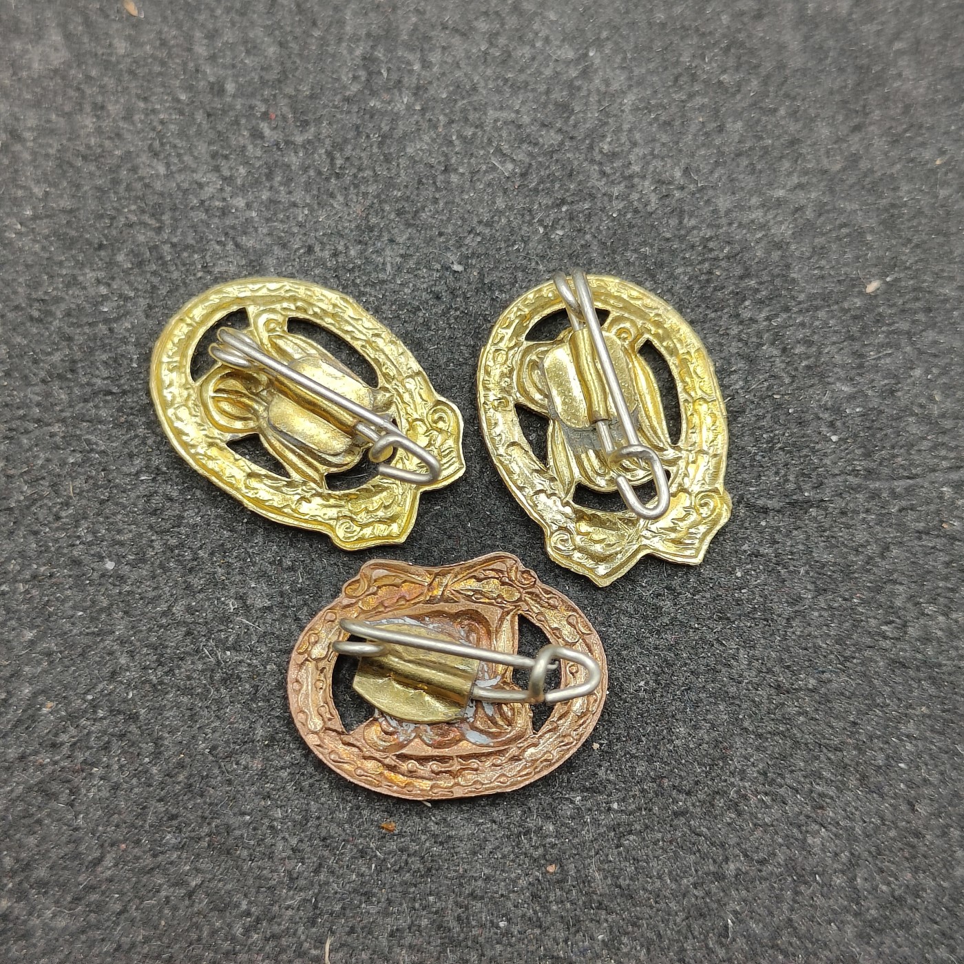 全场0元起拍 第125期 咸鱼国勋章拍卖专场 1月14日（周日）下午6：00开始 东德体能章三个