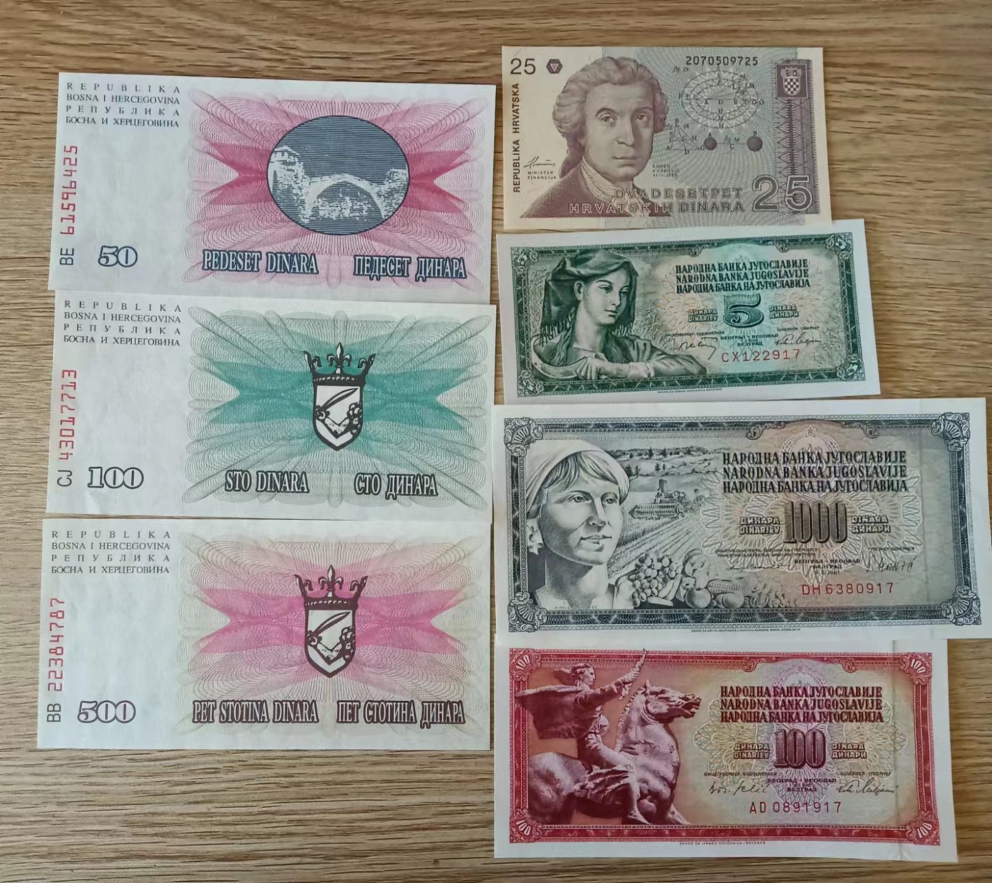 旧藏出货第一期 南斯拉夫及其加盟国七张，品相全新。