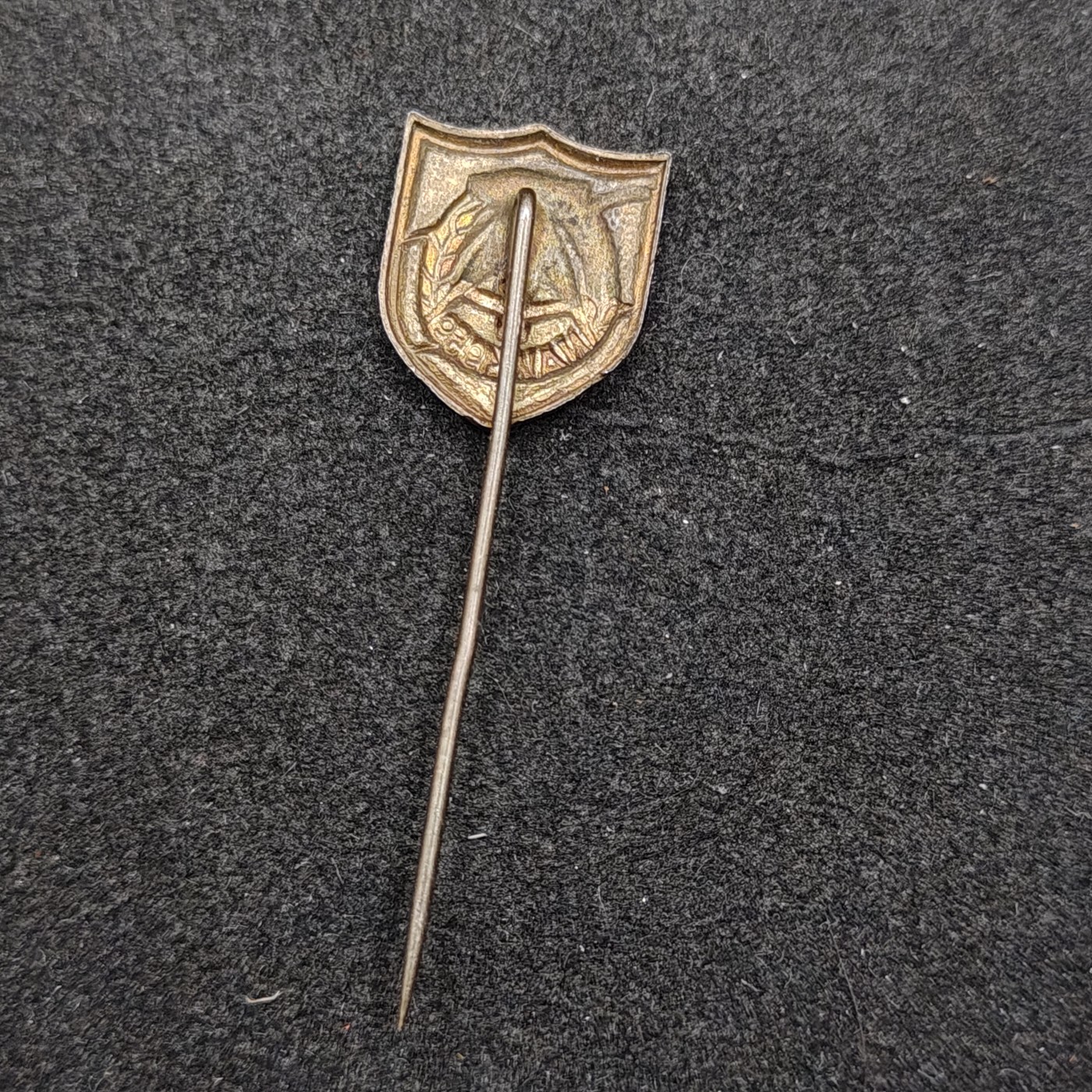 全场0元起拍 第125期 咸鱼国勋章拍卖专场 1月14日（周日）下午6：00开始 东德国徽徽章