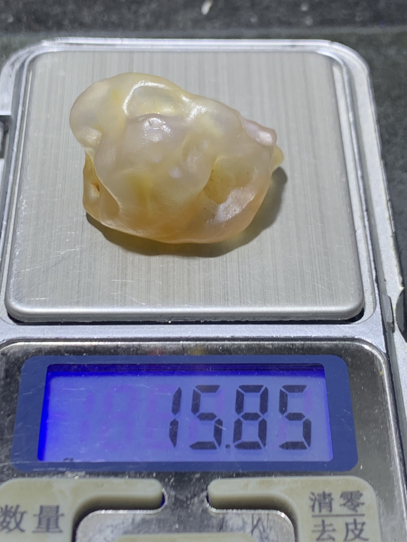 精美天然高玉化阿拉善孔洞玛瑙原石一颗，