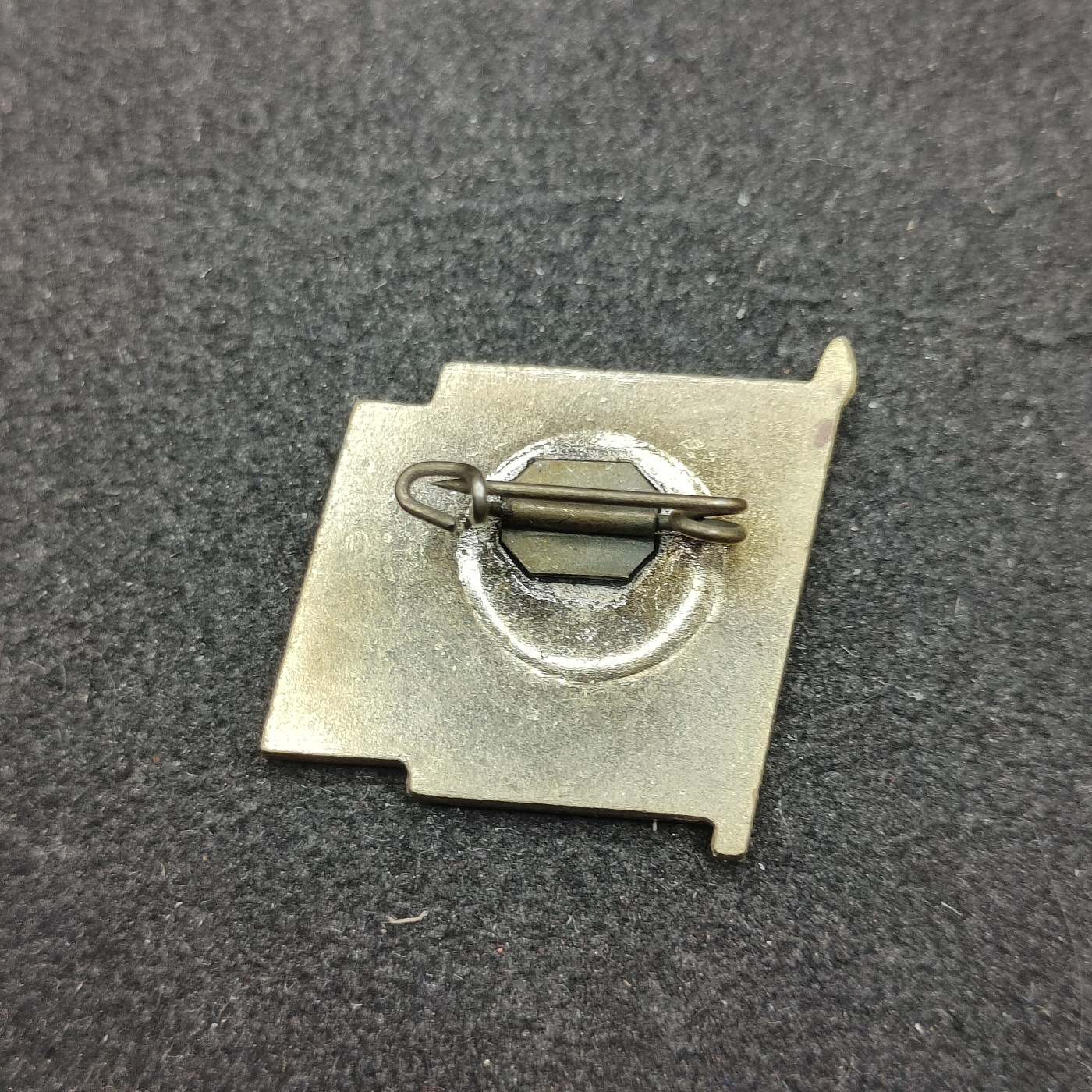 全场0元起拍 第125期 咸鱼国勋章拍卖专场 1月14日（周日）下午6：00开始 东德恩斯特台尔曼先锋队队徽