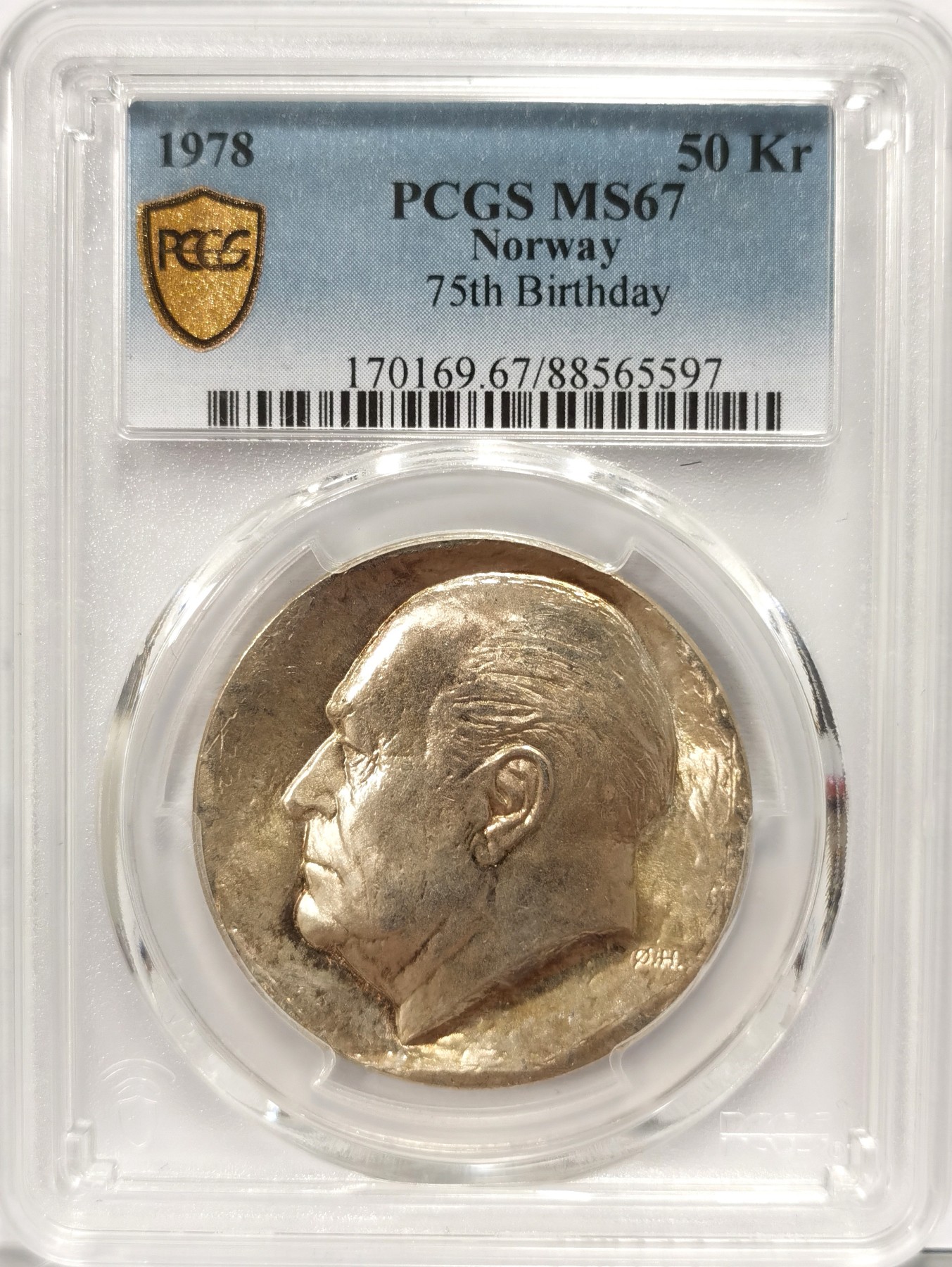 博洋堂世界钱币拍卖第060期（全场包邮） 1978年挪威奥拉夫五世国王75岁生日50克朗纪念银币PCGS-MS67。直径36mm，重27g，925银，发行量80万枚。原汁原味老包浆，非常漂亮的高浮雕工艺纪念银币，顶级高分，更高评级数量10枚