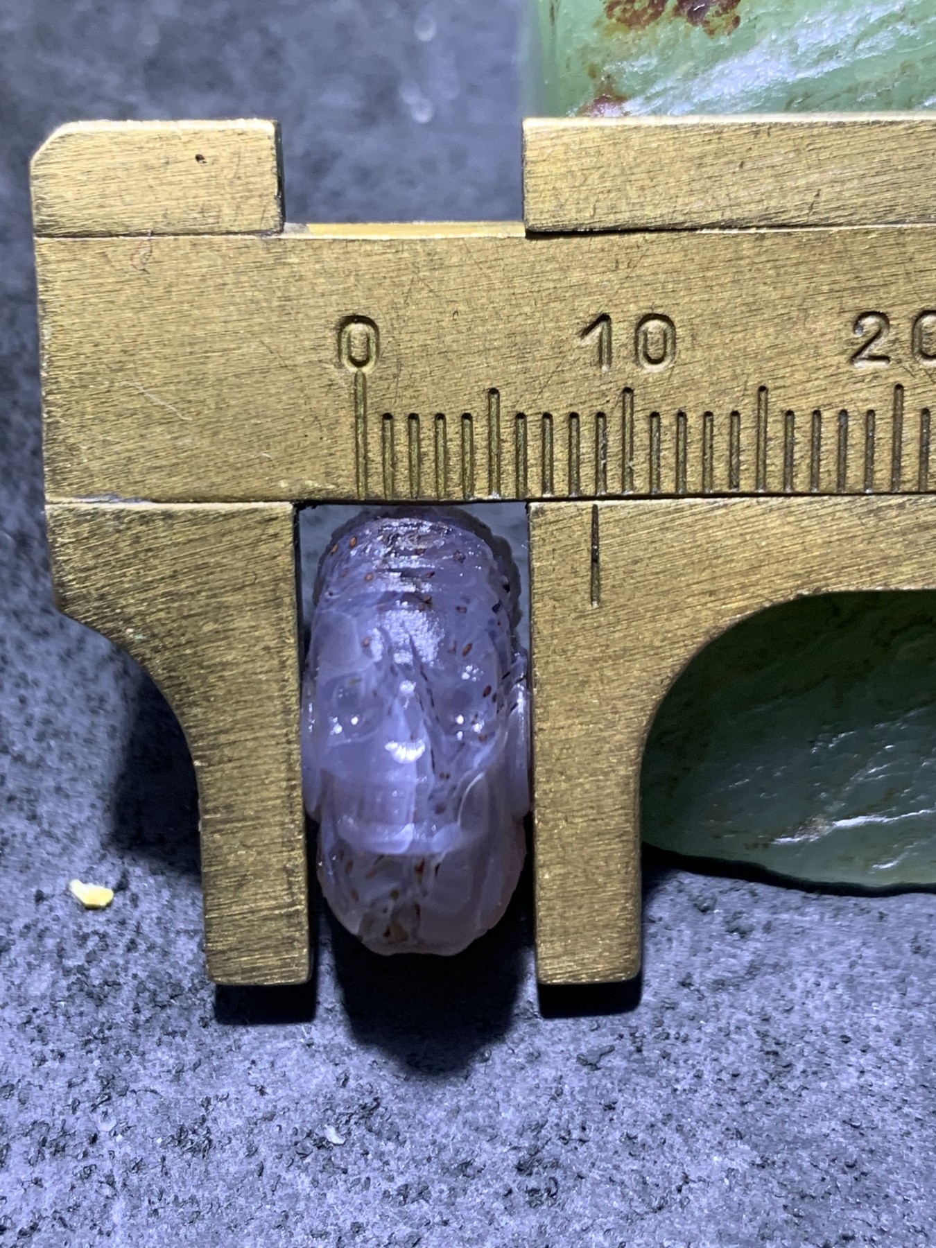 精美亚光巴西玛瑙手工雕刻骷髅酋长扣一个