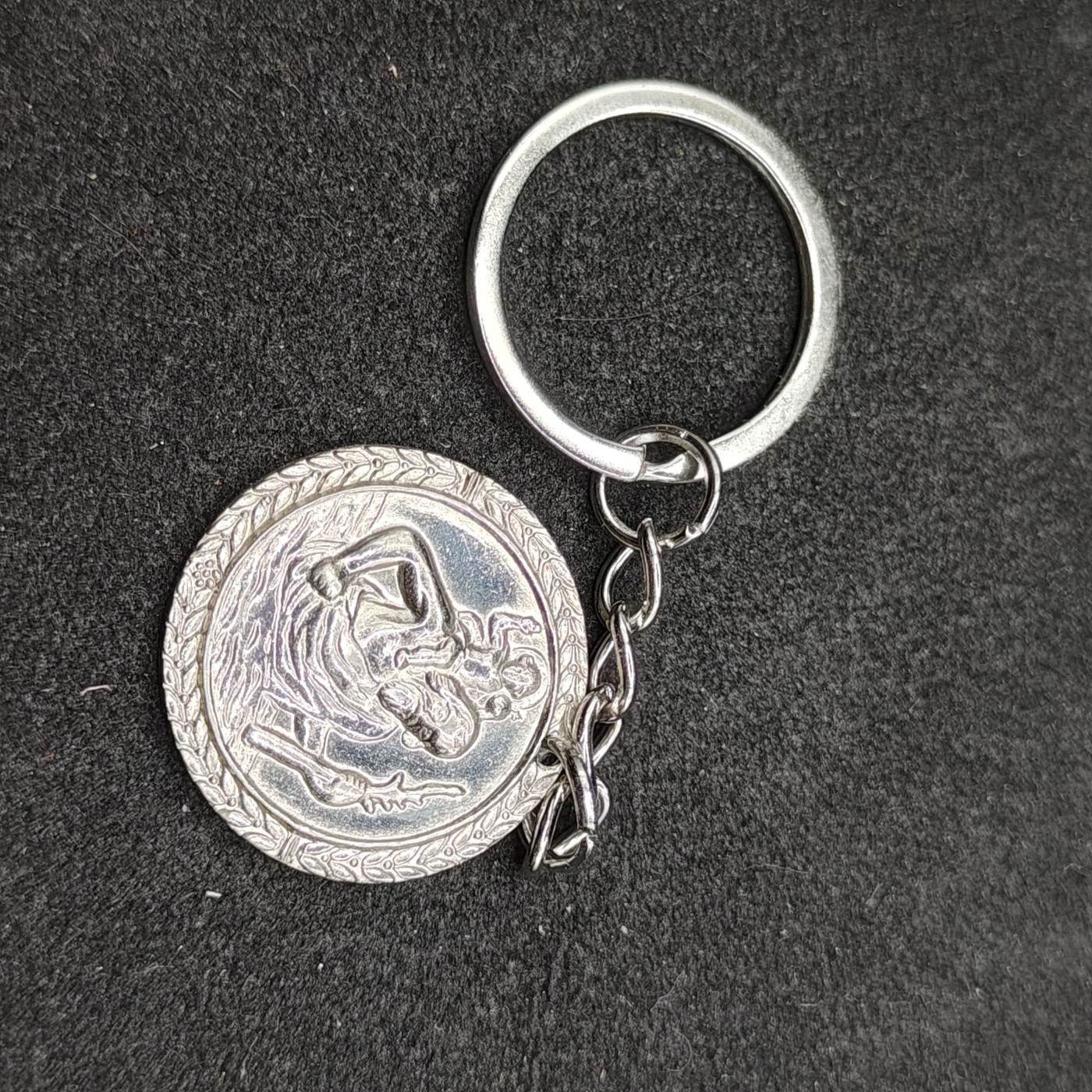 全场0元起拍 第125期 咸鱼国勋章拍卖专场 1月14日（周日）下午6：00开始 东德徽章改钥匙链