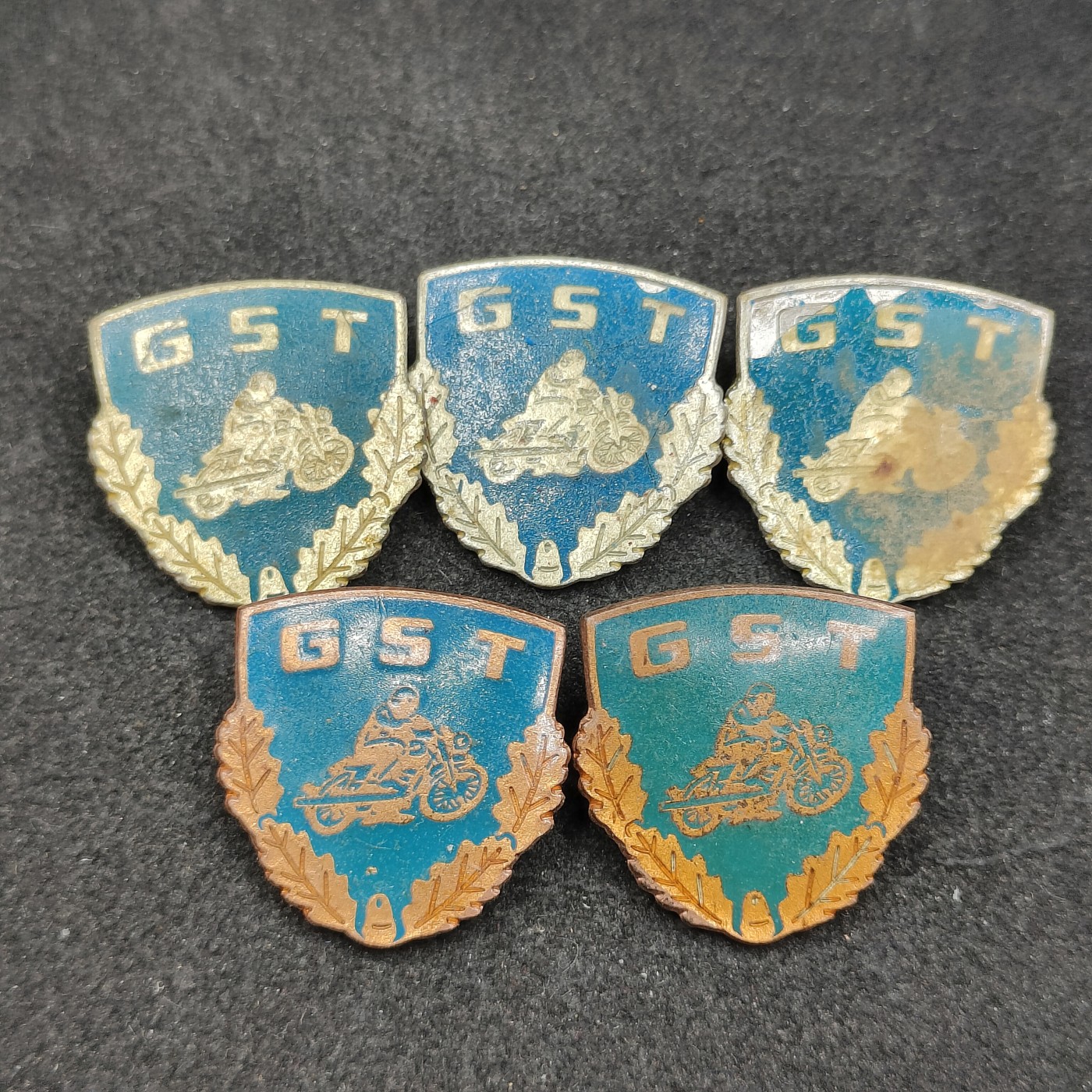 全场0元起拍 第125期 咸鱼国勋章拍卖专场 1月14日（周日）下午6：00开始 东德gst摩托车技能章五个