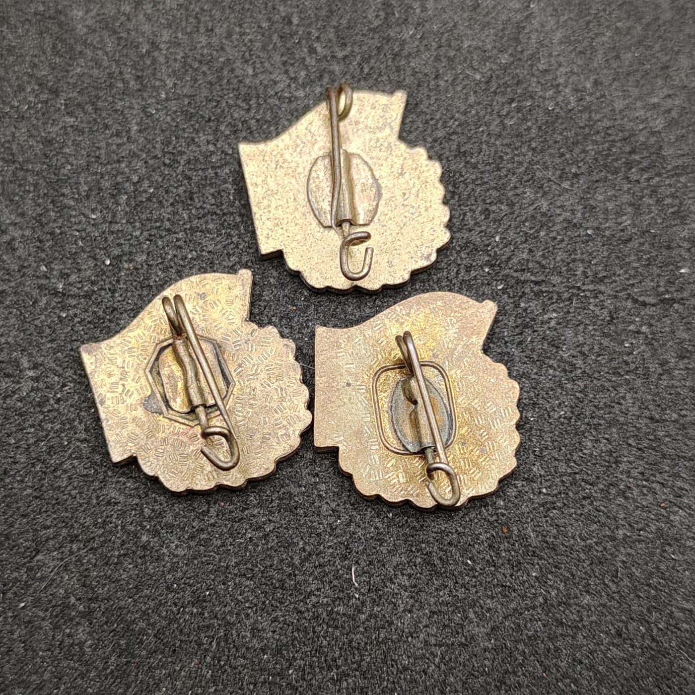 全场0元起拍 第125期 咸鱼国勋章拍卖专场 1月14日（周日）下午6：00开始 东德徽章一组