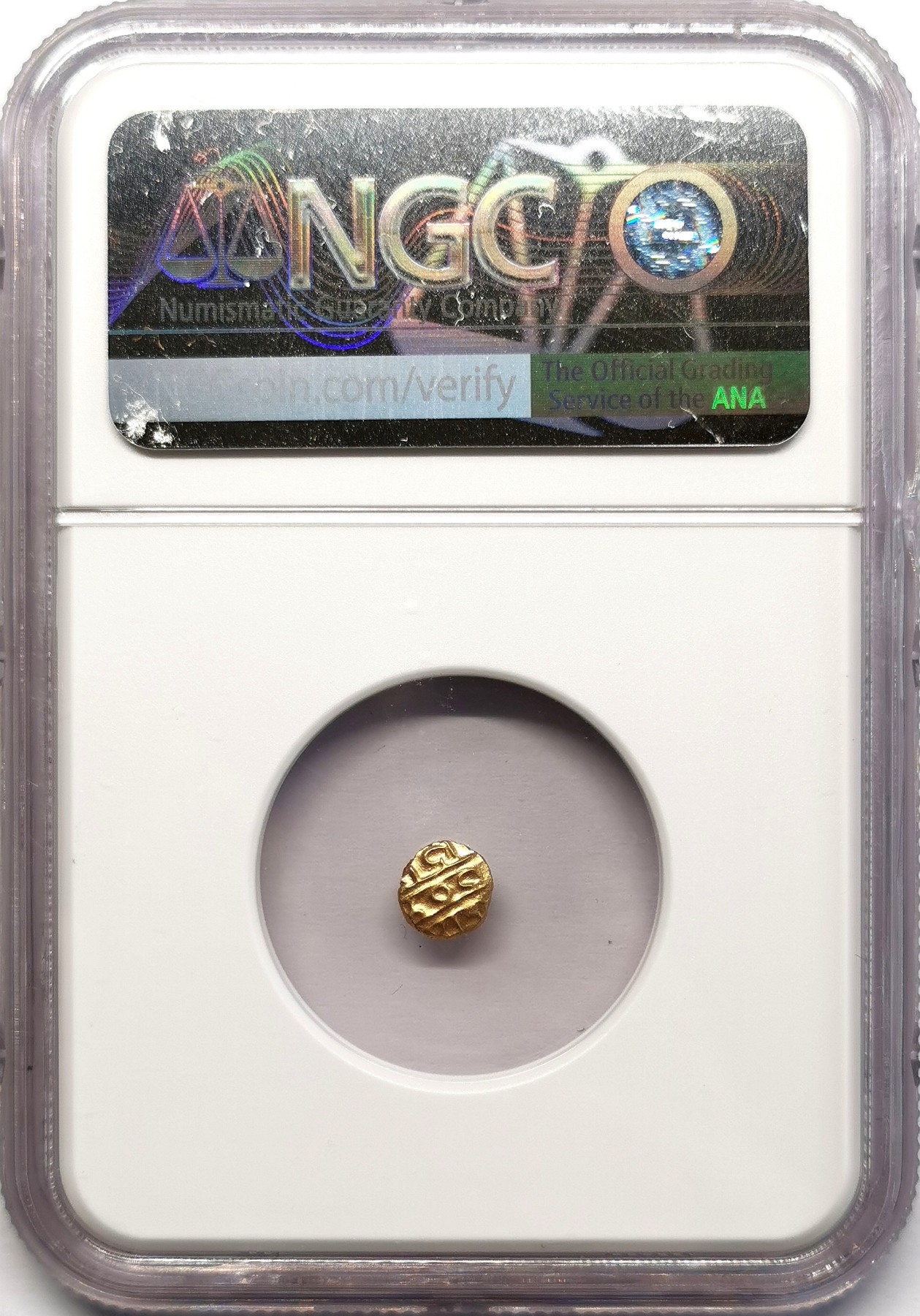 凡希社世界钱币微拍第二百五十八期 1638-1812迈索尔王国Fanam金币NGC-MS63 南印度经典货币形态，迈索尔国王Kanthirava，在抵抗贾布尔的穆斯林苏丹战争中获得重大胜利，其在位期间铸造的FANAM样式也一直保留了下来。