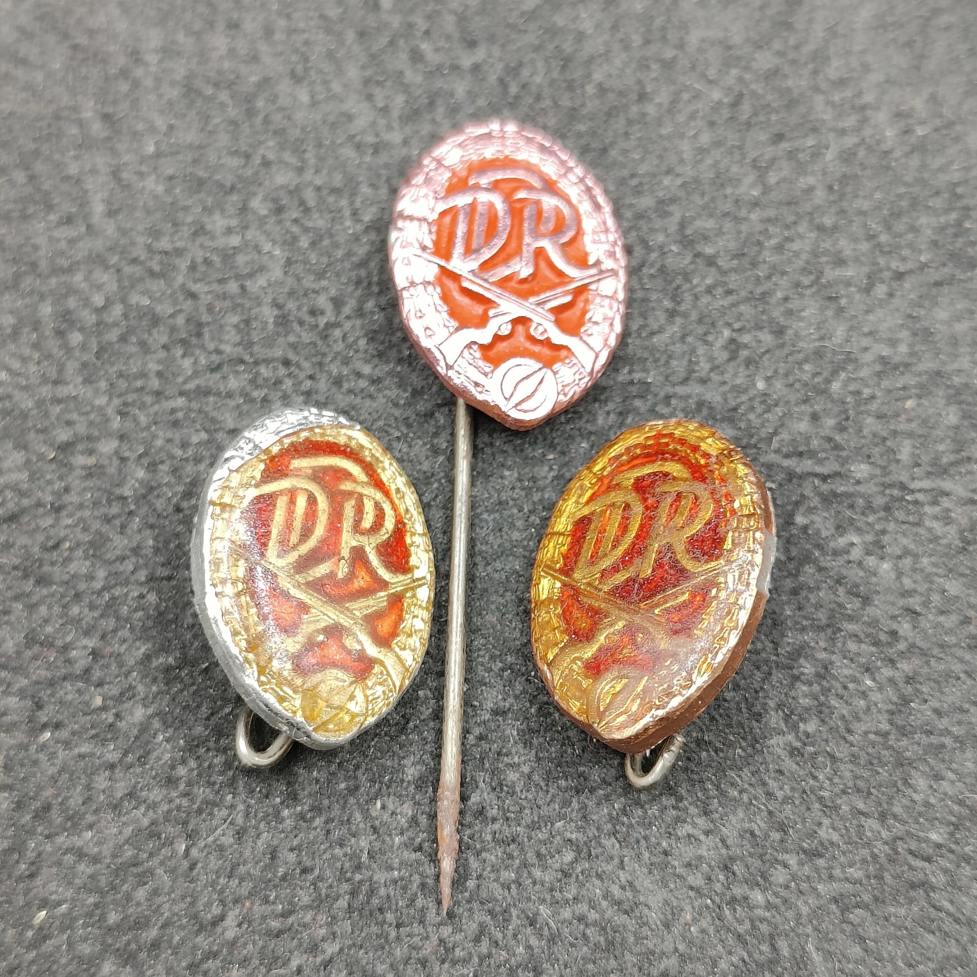 全场0元起拍 第125期 咸鱼国勋章拍卖专场 1月14日（周日）下午6：00开始 东德徽章一组