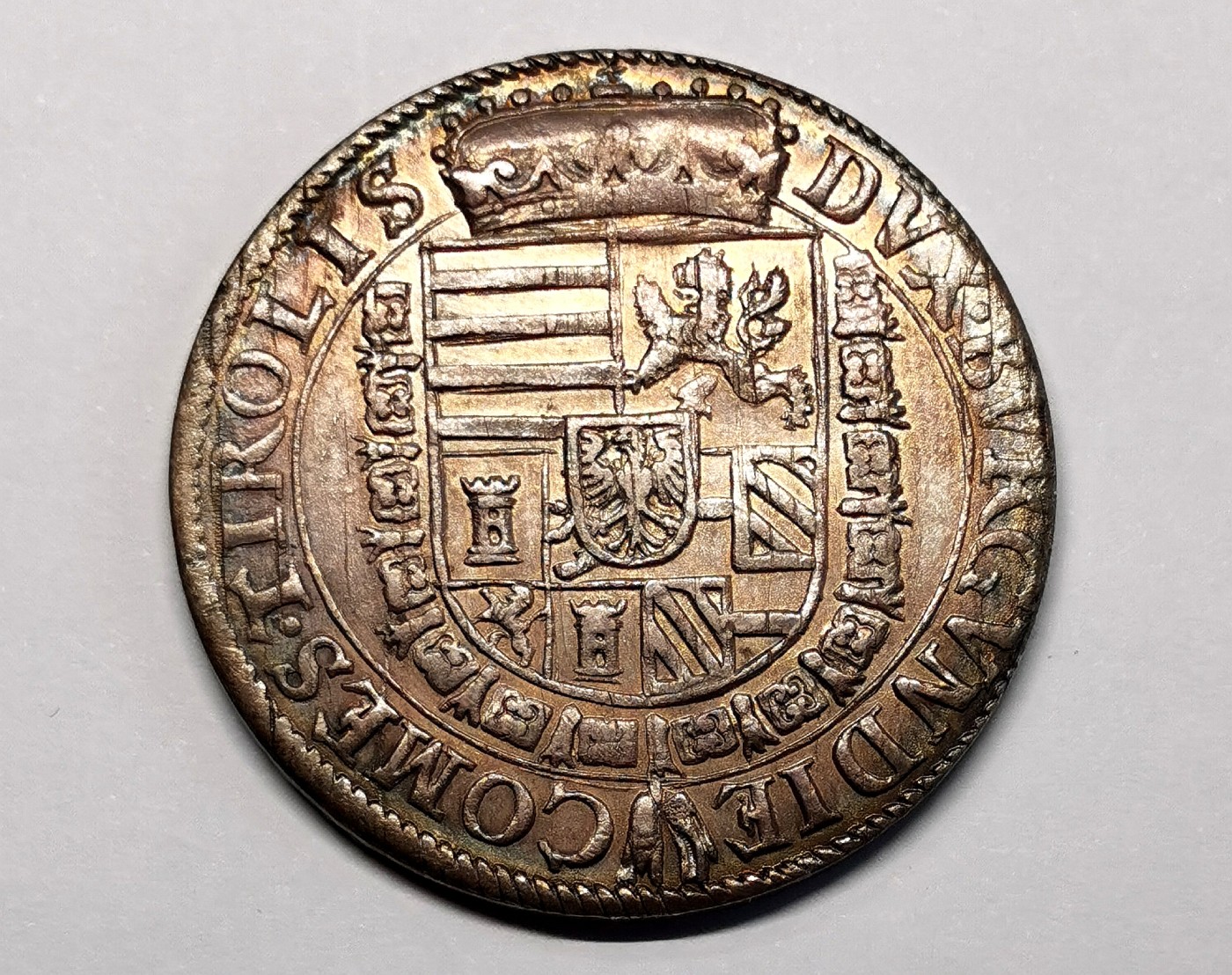 凡希社世界钱币微拍第二百五十八期 荐！1564-97神罗总庭斐迪南执权杖泰勒大银PCGS-AU55，前物主将币取出，实物细节一流，双面彩虹包浆相当精彩！