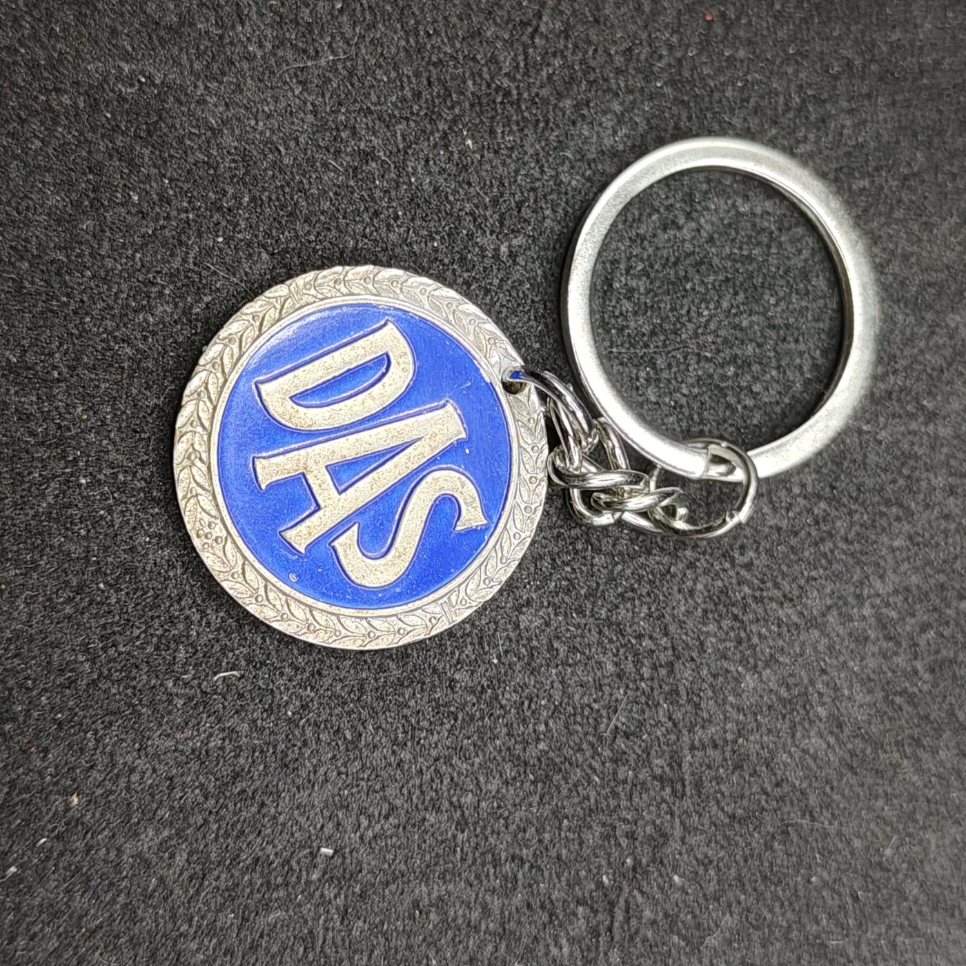 全场0元起拍 第125期 咸鱼国勋章拍卖专场 1月14日（周日）下午6：00开始 东德徽章改钥匙链