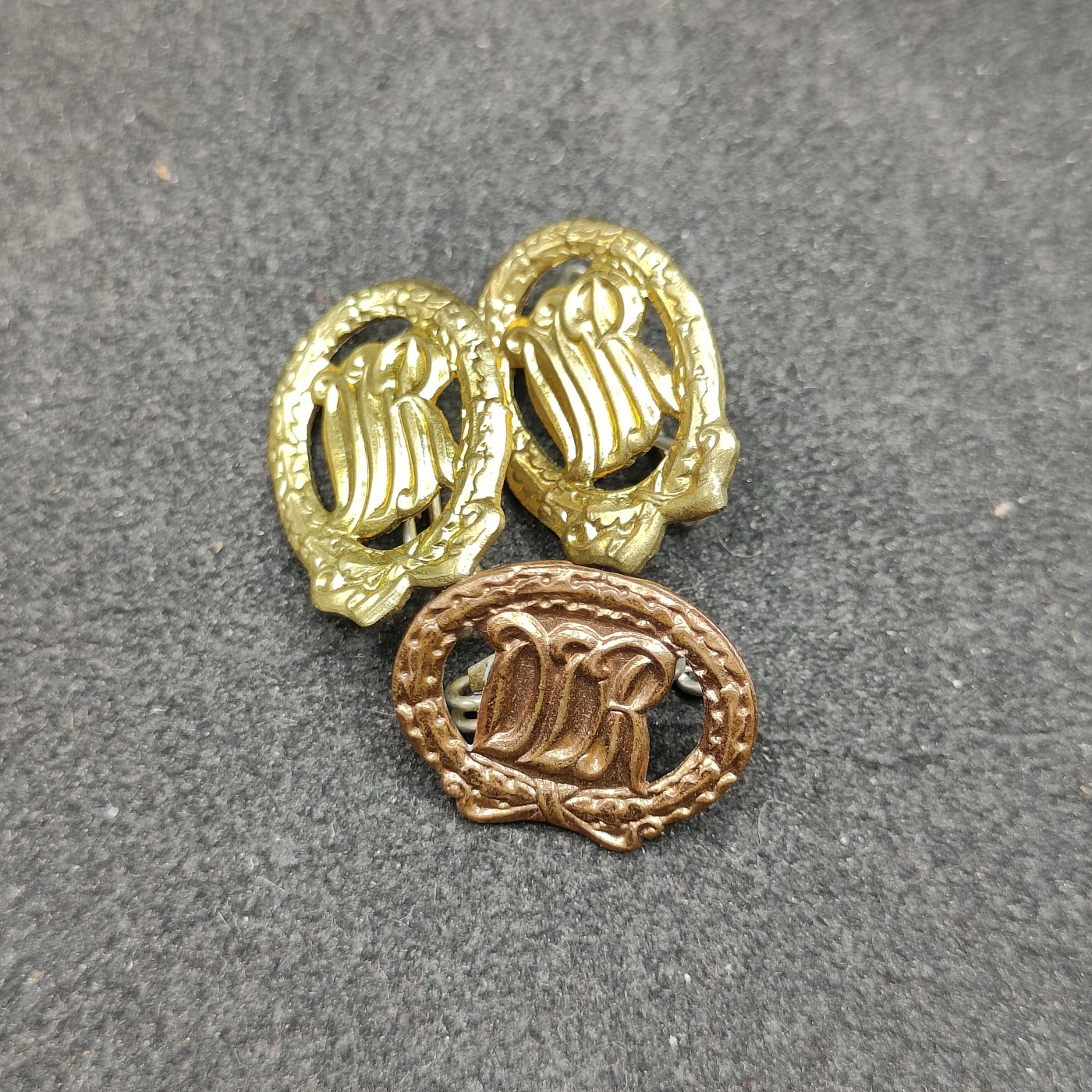 全场0元起拍 第125期 咸鱼国勋章拍卖专场 1月14日（周日）下午6：00开始 东德体能章三个