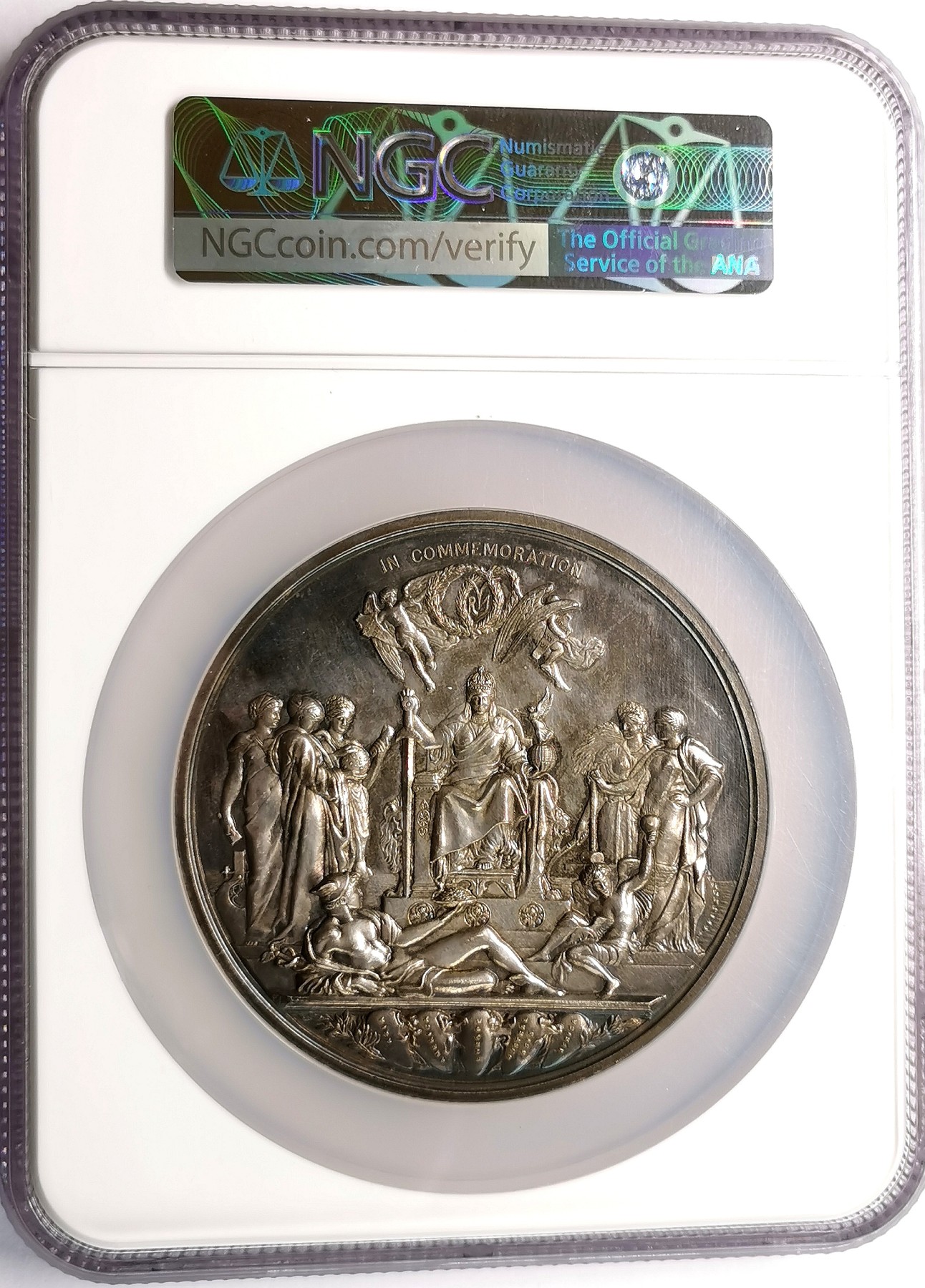 凡希社世界钱币微拍第二百五十八期 1887英国维多利亚加冕50周年纪念大型银章NGC-UNCD 直径77mm，边道有刻字，深色红棕色包浆，雕刻精美气韵典雅，加冕系列的名品！