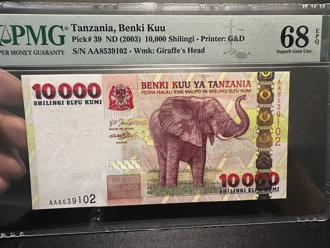 《外钞收藏家》第三百三十期 2003年坦桑尼亚10000先令 PMG68 AA冠 无47