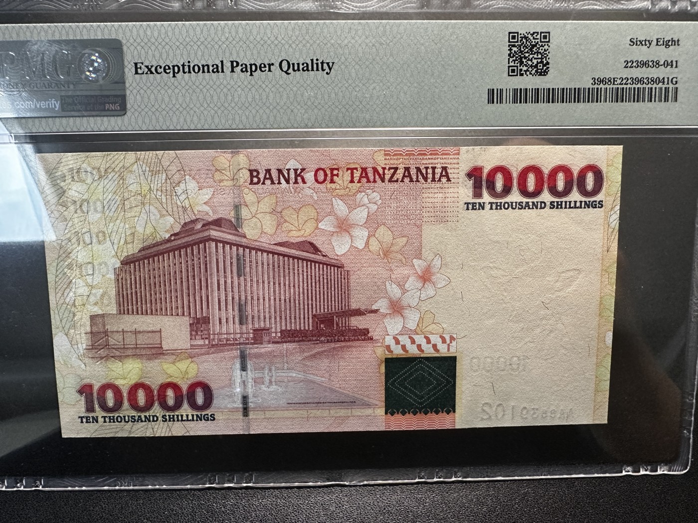 《外钞收藏家》第三百三十期 2003年坦桑尼亚10000先令 PMG68 AA冠 无47