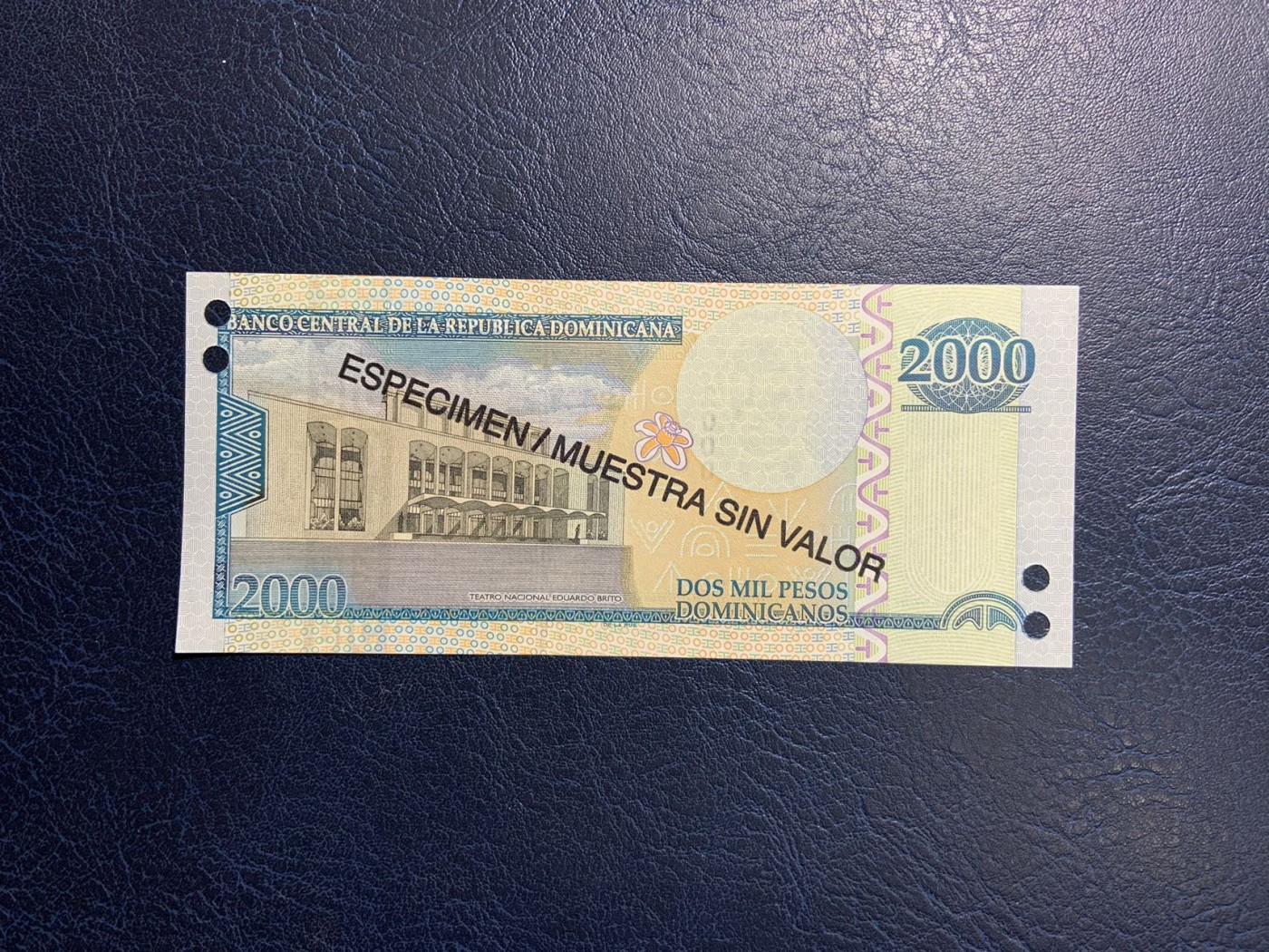 收藏联盟Quantum Auction 第318期拍卖  多米尼加2011年2000比索样票 品相UNC 边缘一轻微压痕