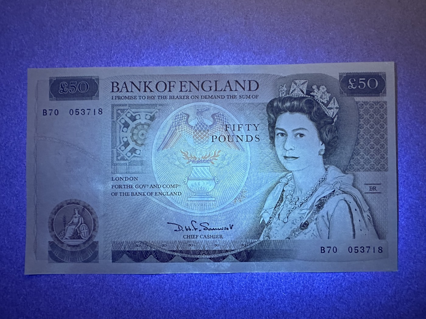 《张总收藏》134期-外币精品畅拍 英格兰50镑 AU D序列 背面有一处笔印