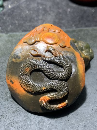 精美亚光冰飘原皮战国红玛瑙手工俏色巧雕灵蛇随形吊坠（把件）一个！ - 精美亚光冰飘原皮战国红玛瑙手工俏色巧雕灵蛇随形吊坠（把件）一个！