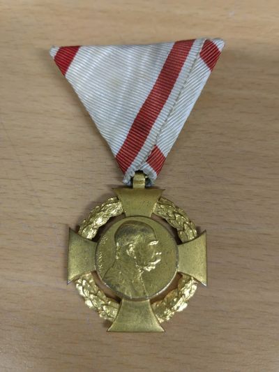 卡尔第三期 - 奥匈帝国弗兰茨约瑟夫一世登基60周年纪念章，原上挂完美镀金