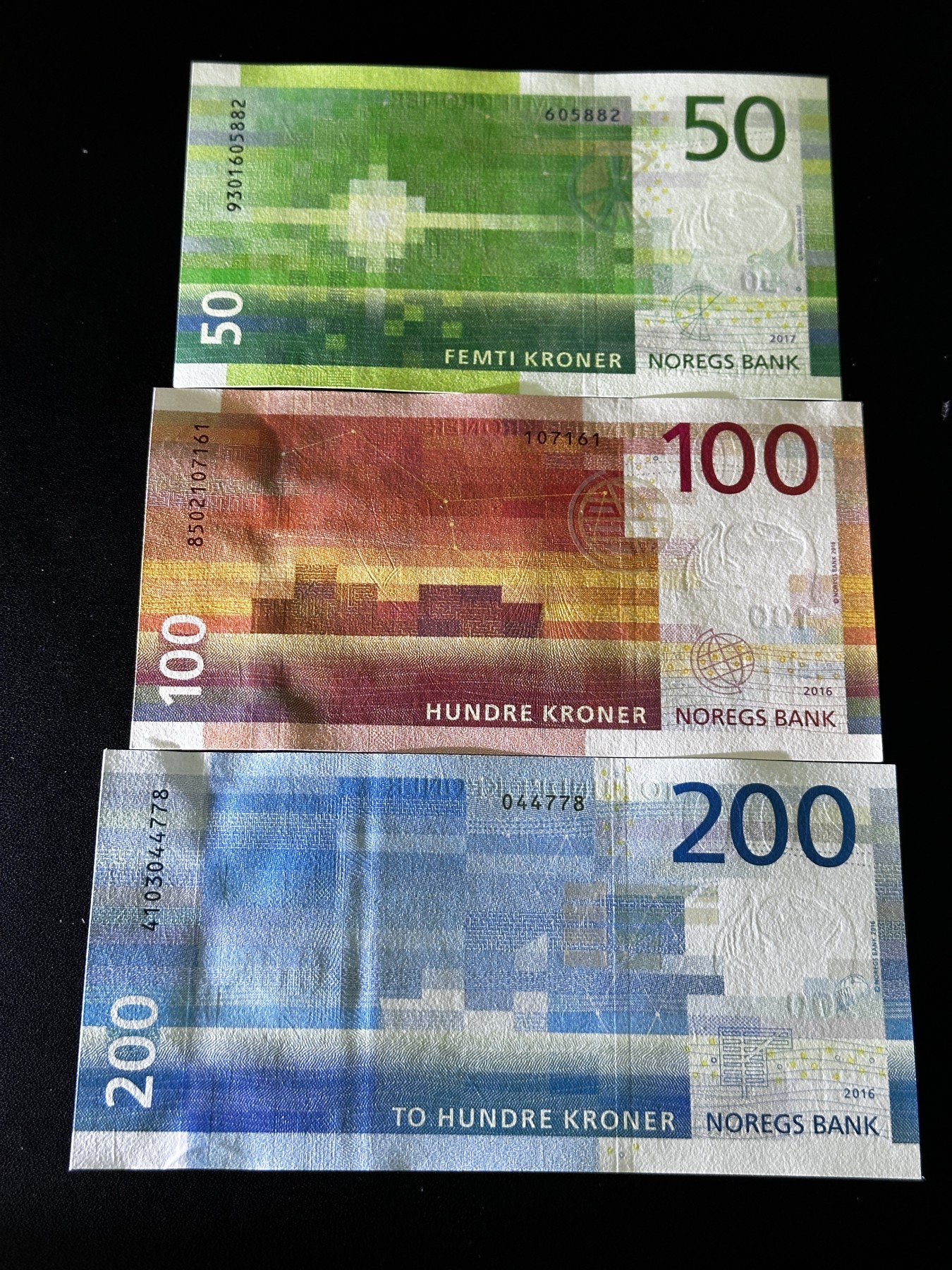《外钞收藏家》第三百三十期 挪威最新版50、100、200克朗 小套 全新绝品