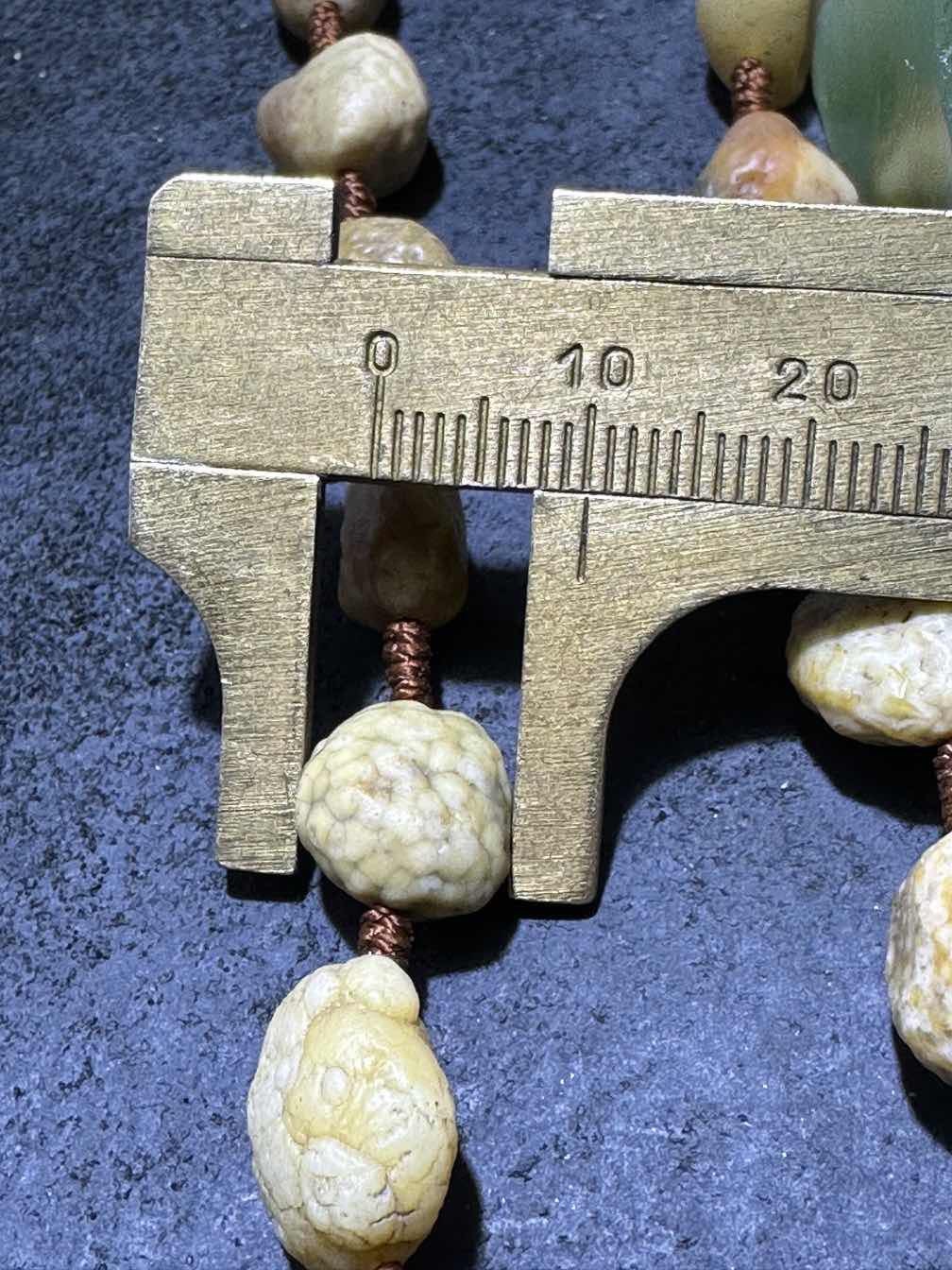 精美戈壁老料筋脉石原石项链一条！