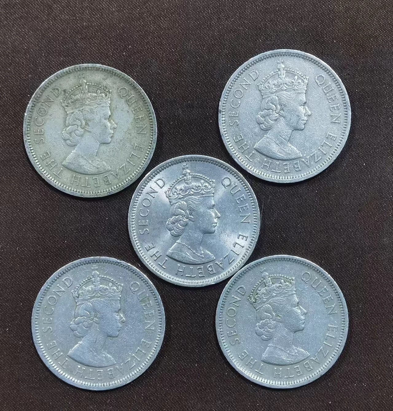 北京马甸外国币专卖微拍第115期，外国非贵金属纪念币、流通币专场，陆续上新，欢迎关注 香港尖冠女皇大壹元5枚，其中1973年那枚为原光好品