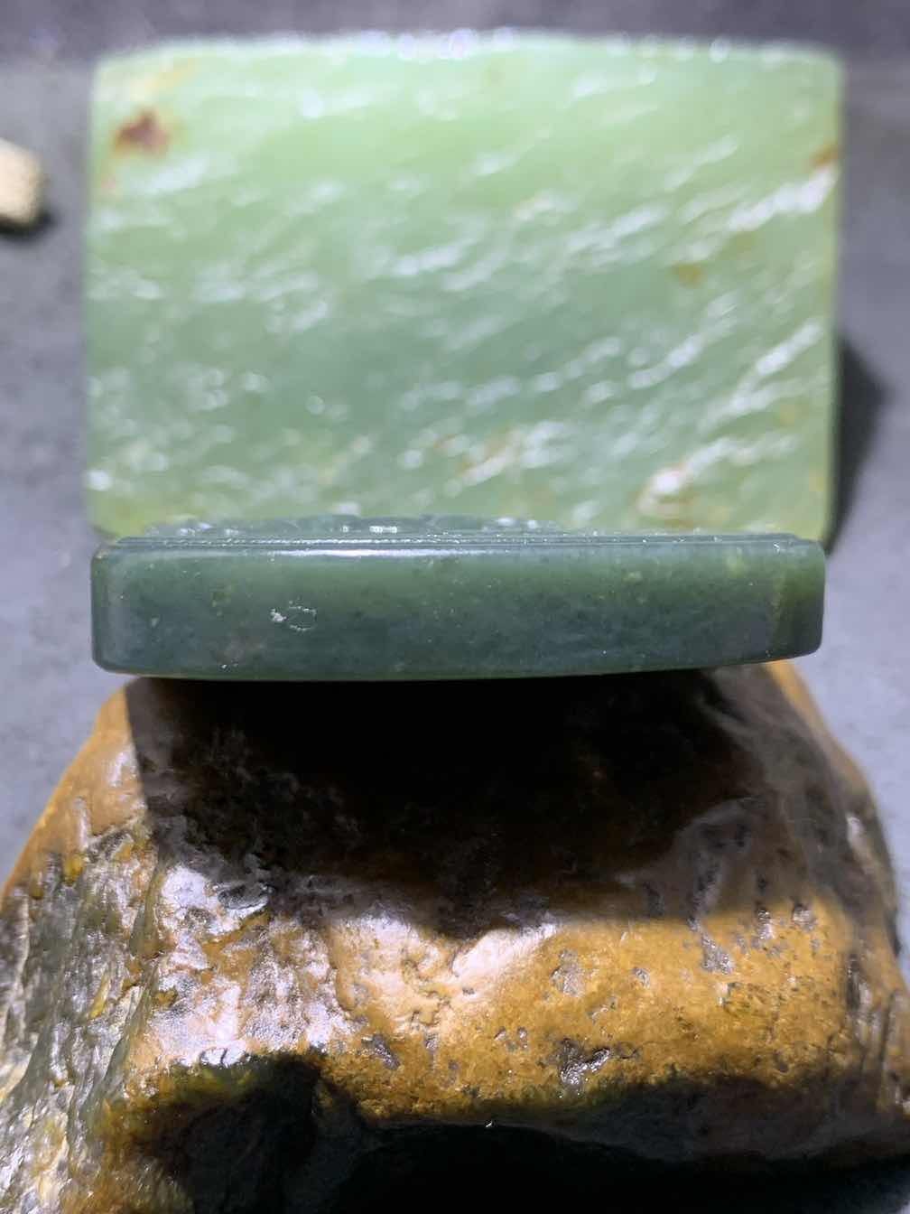 天然新疆和田青玉骏马牌子一块，