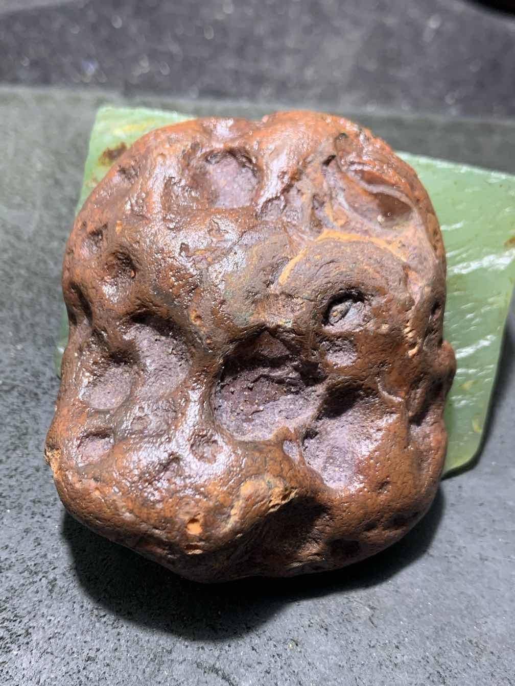 精美开口铁皮南红玛瑙原石一颗，