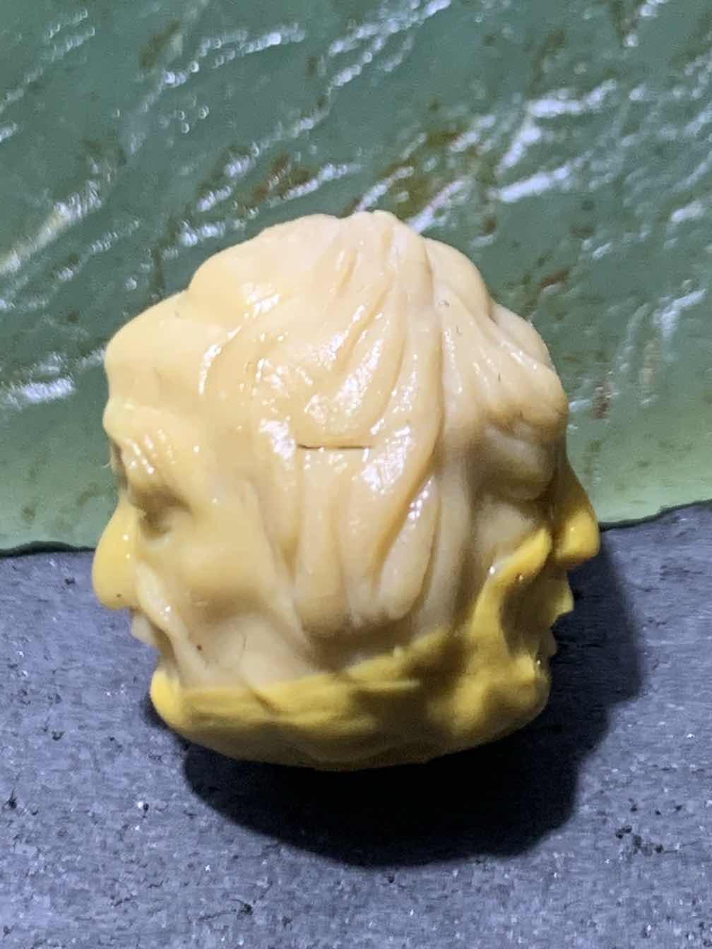 精美亚光戈壁彩玉双面雕刻罗汉珠子一个！