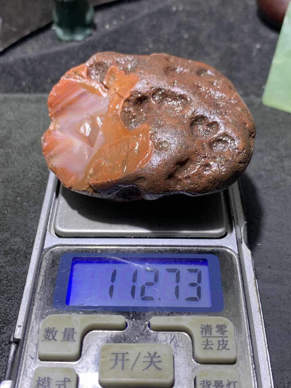 精美开口铁皮南红玛瑙原石一颗，