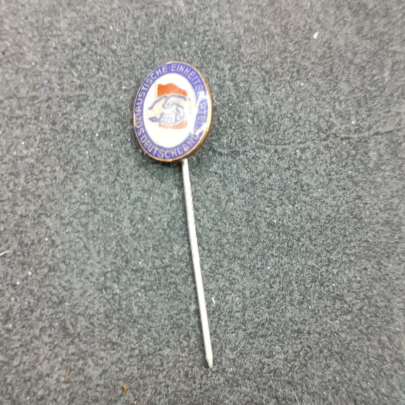 全场0元起拍 第126期 咸鱼国勋章拍卖专场 1月17日（周三）下午6：00开始 东德社会统一党党徽