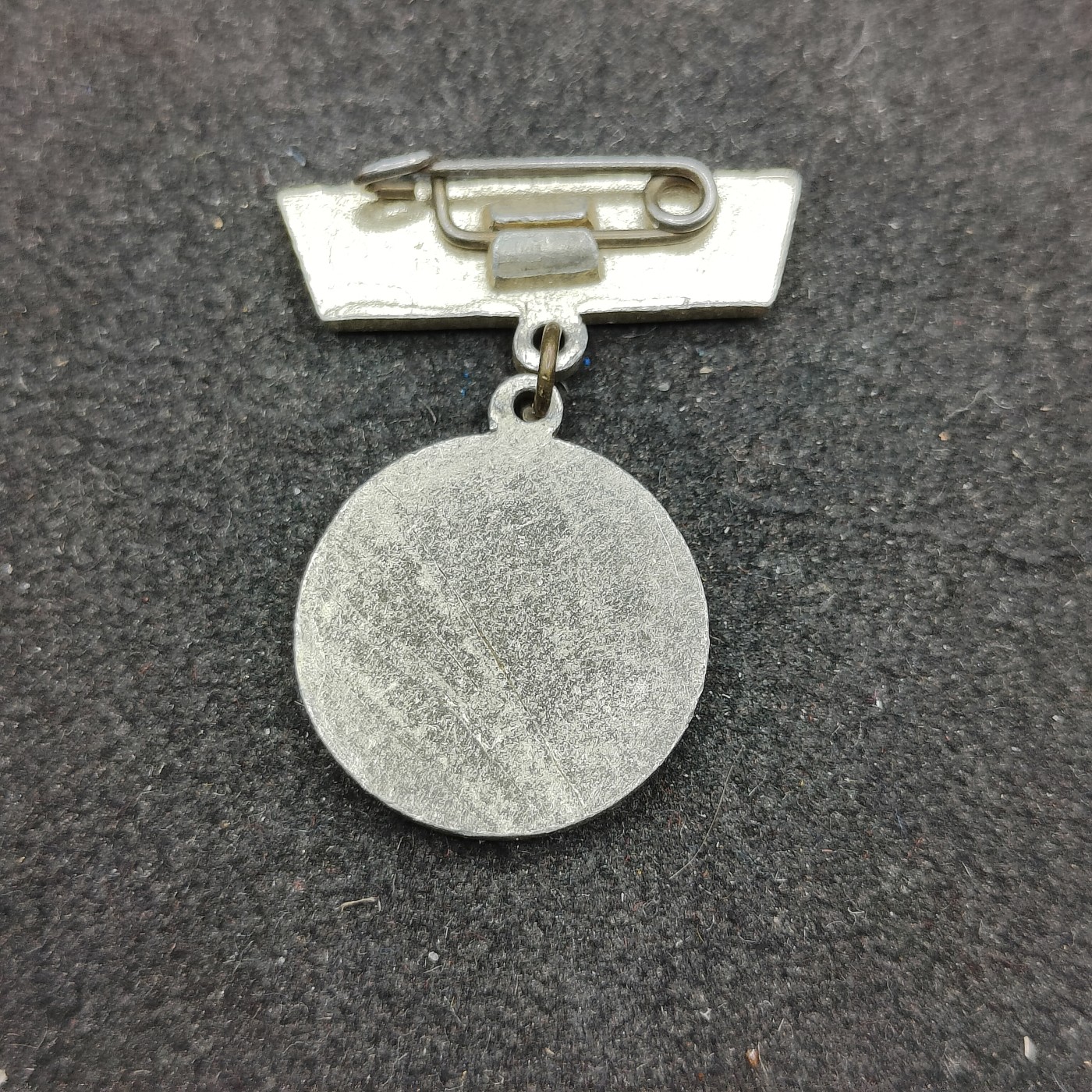 全场0元起拍 第126期 咸鱼国勋章拍卖专场 1月17日（周三）下午6：00开始 东德fdj奖章