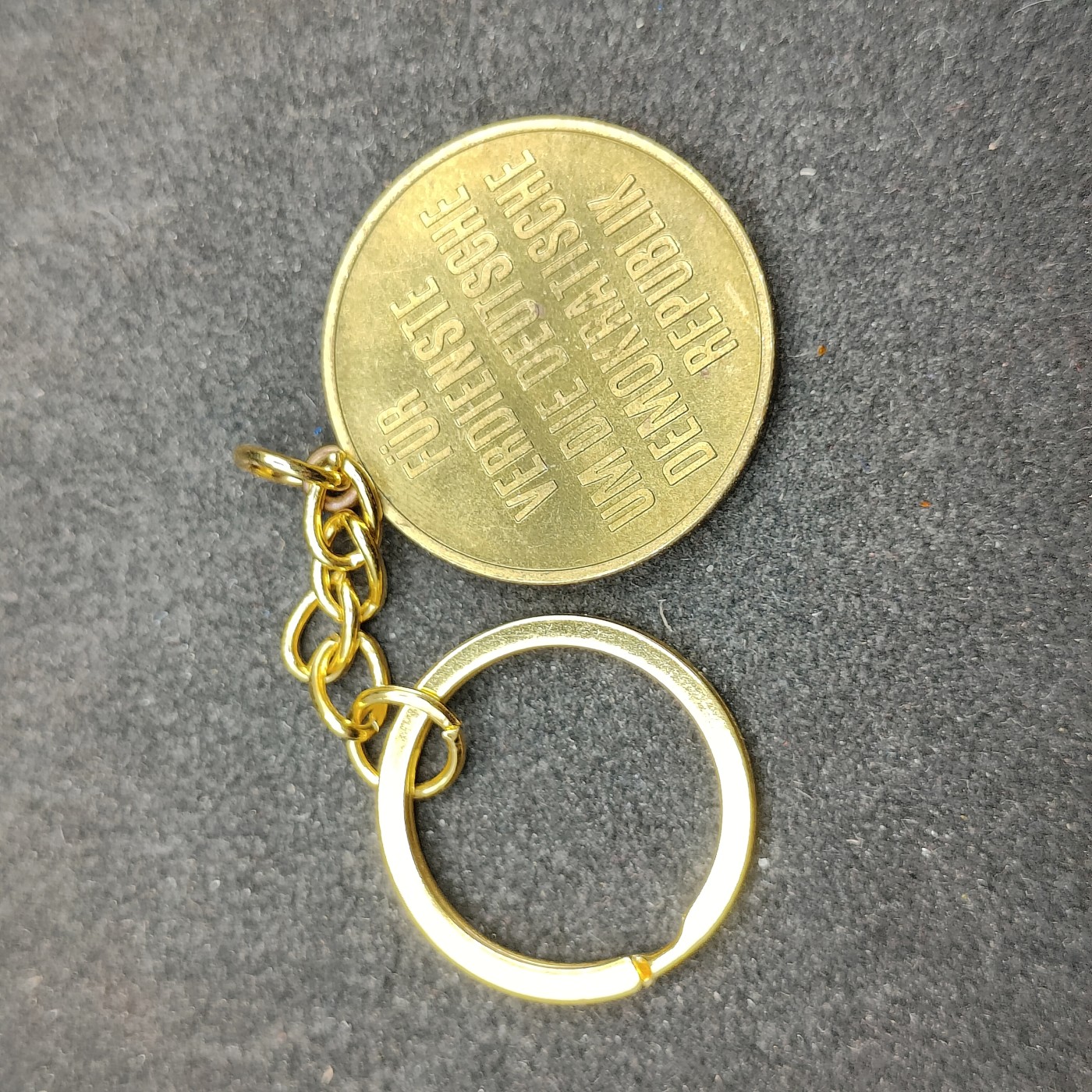 全场0元起拍 第126期 咸鱼国勋章拍卖专场 1月17日（周三）下午6：00开始 东德徽章改钥匙链