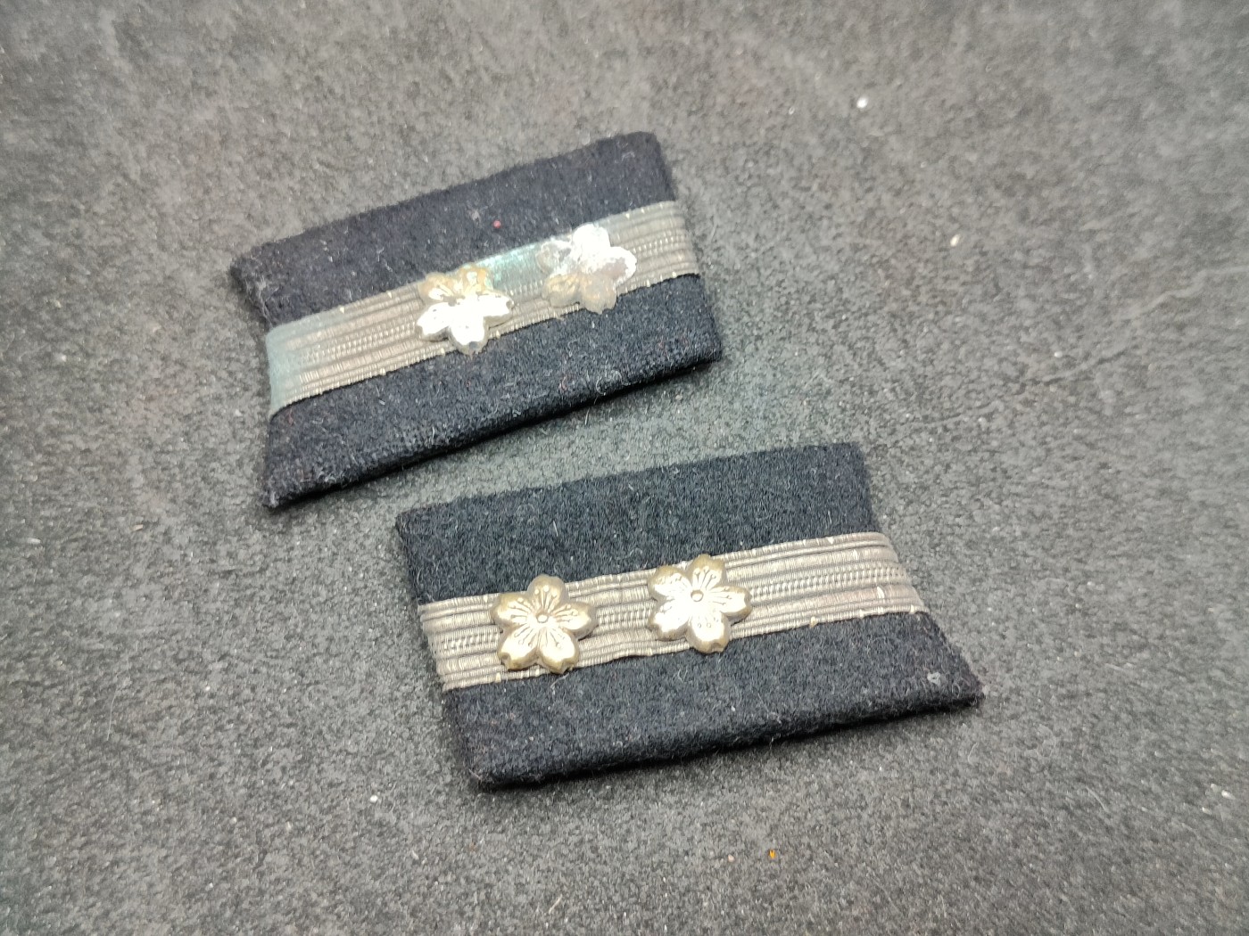 全场0元起拍 第126期 咸鱼国勋章拍卖专场 1月17日（周三）下午6：00开始 原品 战时日本海军中尉领章一对