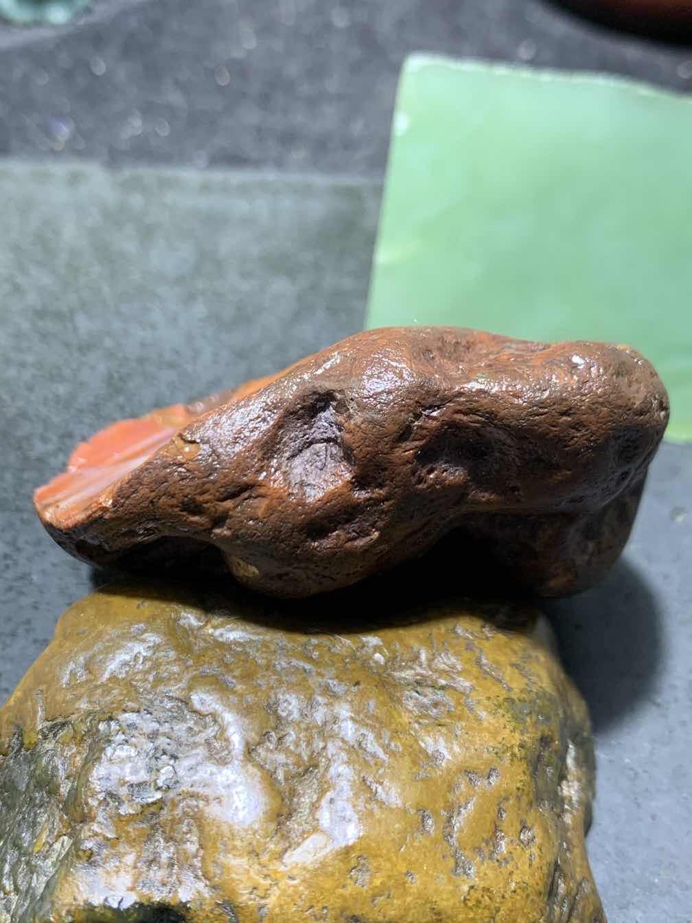 精美开口铁皮南红玛瑙原石一颗，