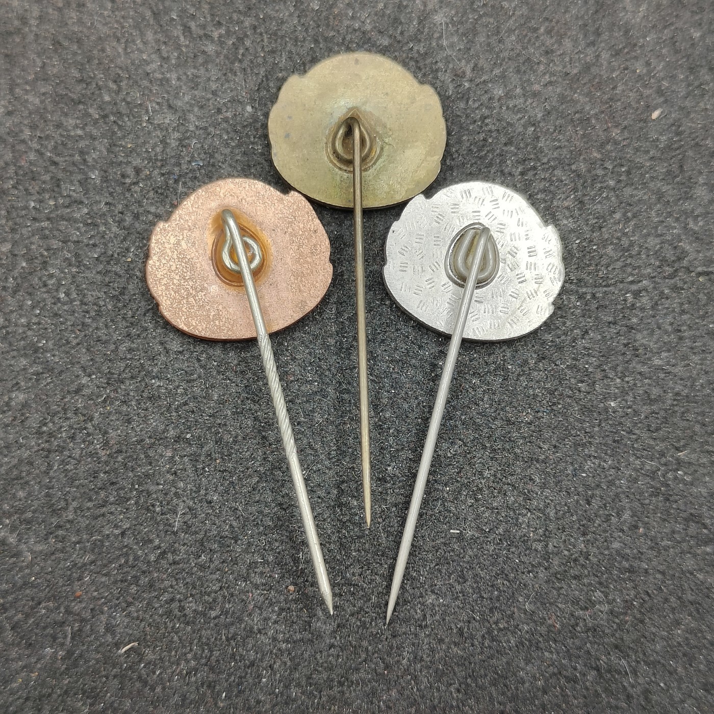 全场0元起拍 第126期 咸鱼国勋章拍卖专场 1月17日（周三）下午6：00开始 东德gst射击奖章 金银铜一组