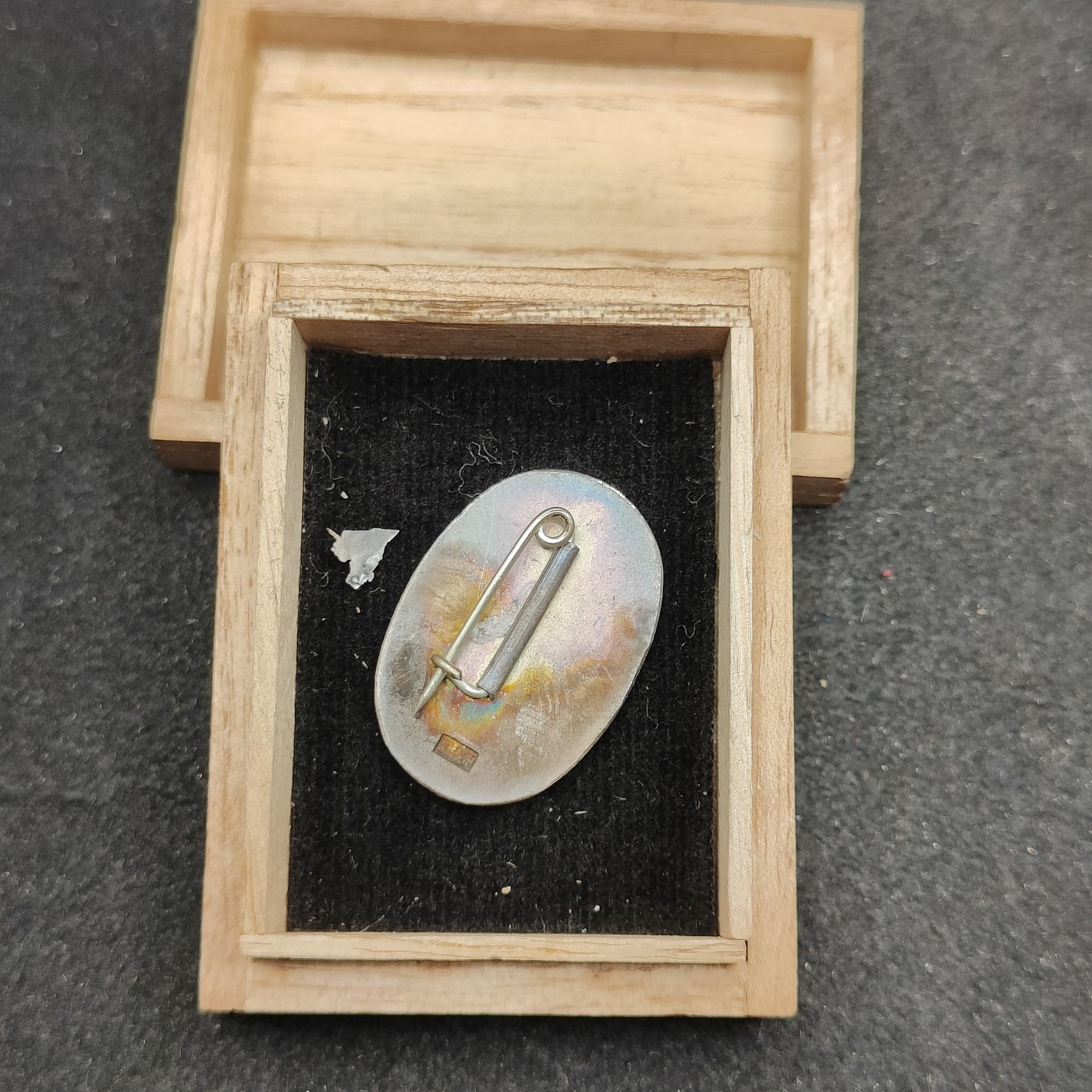 全场0元起拍 第126期 咸鱼国勋章拍卖专场 1月17日（周三）下午6：00开始 日本战时珐琅徽章 银制