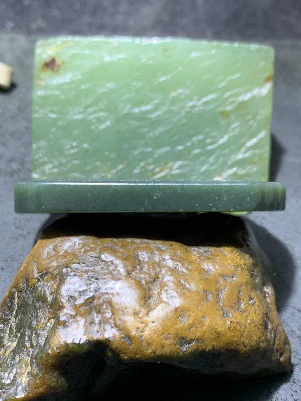 天然新疆和田青玉骏马牌子一块，