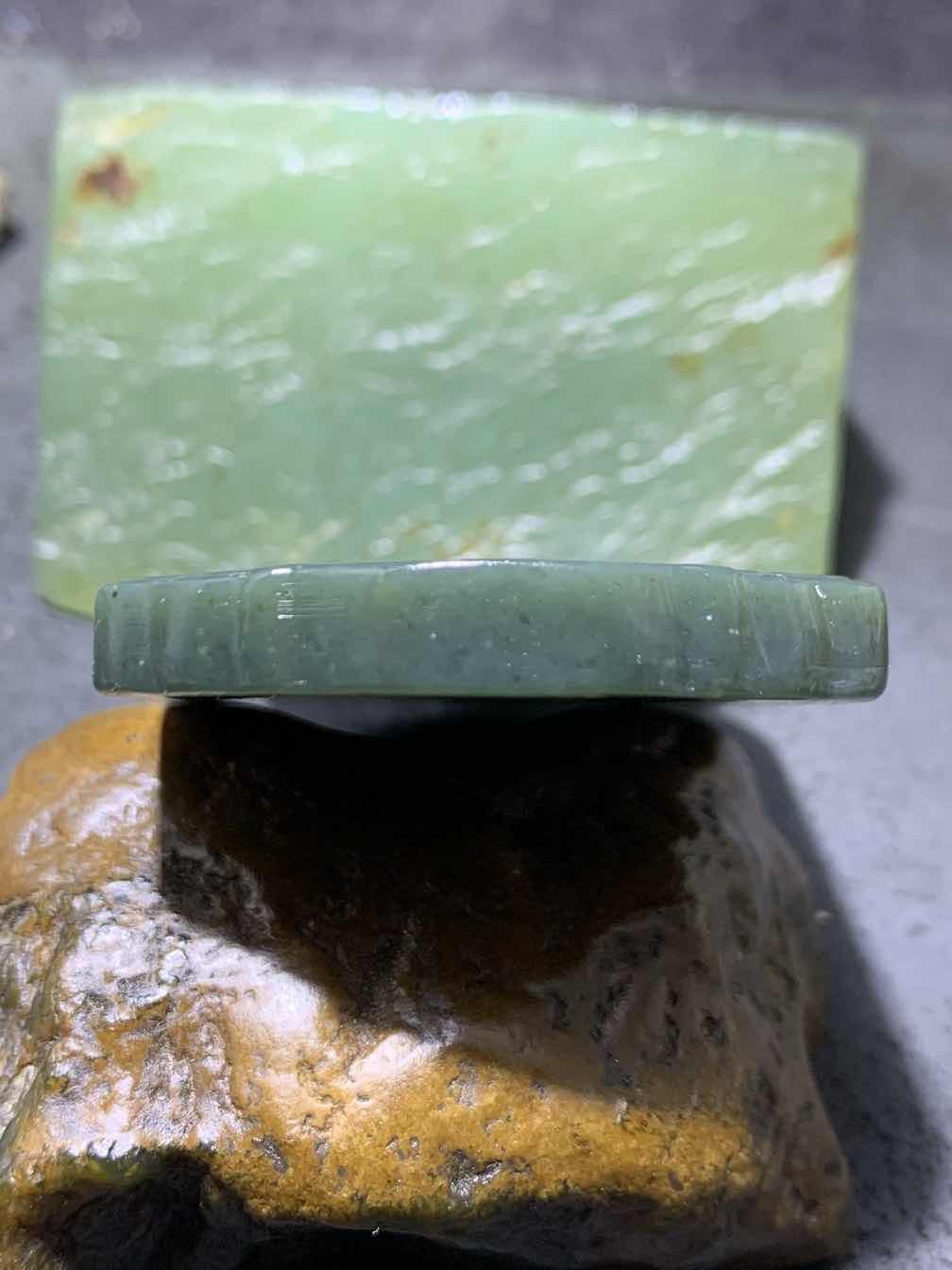天然新疆和田青玉骏马牌子一块，