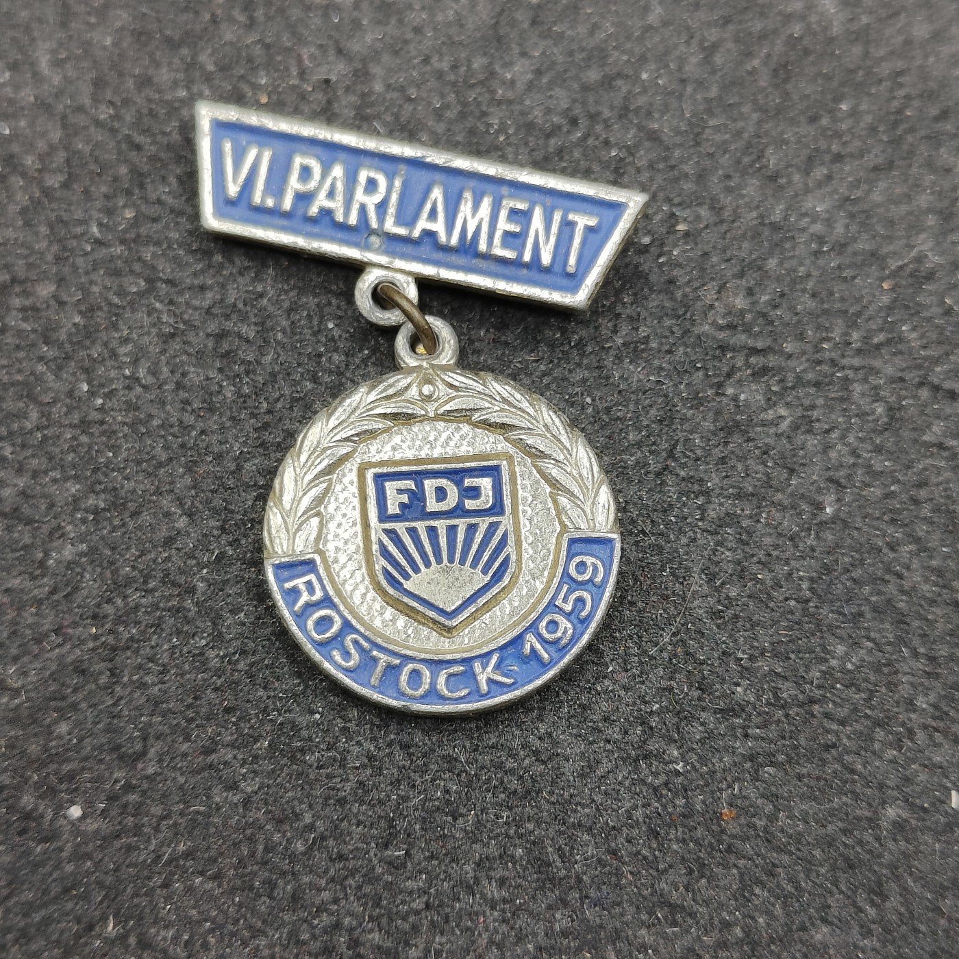 全场0元起拍 第126期 咸鱼国勋章拍卖专场 1月17日（周三）下午6：00开始 东德fdj奖章